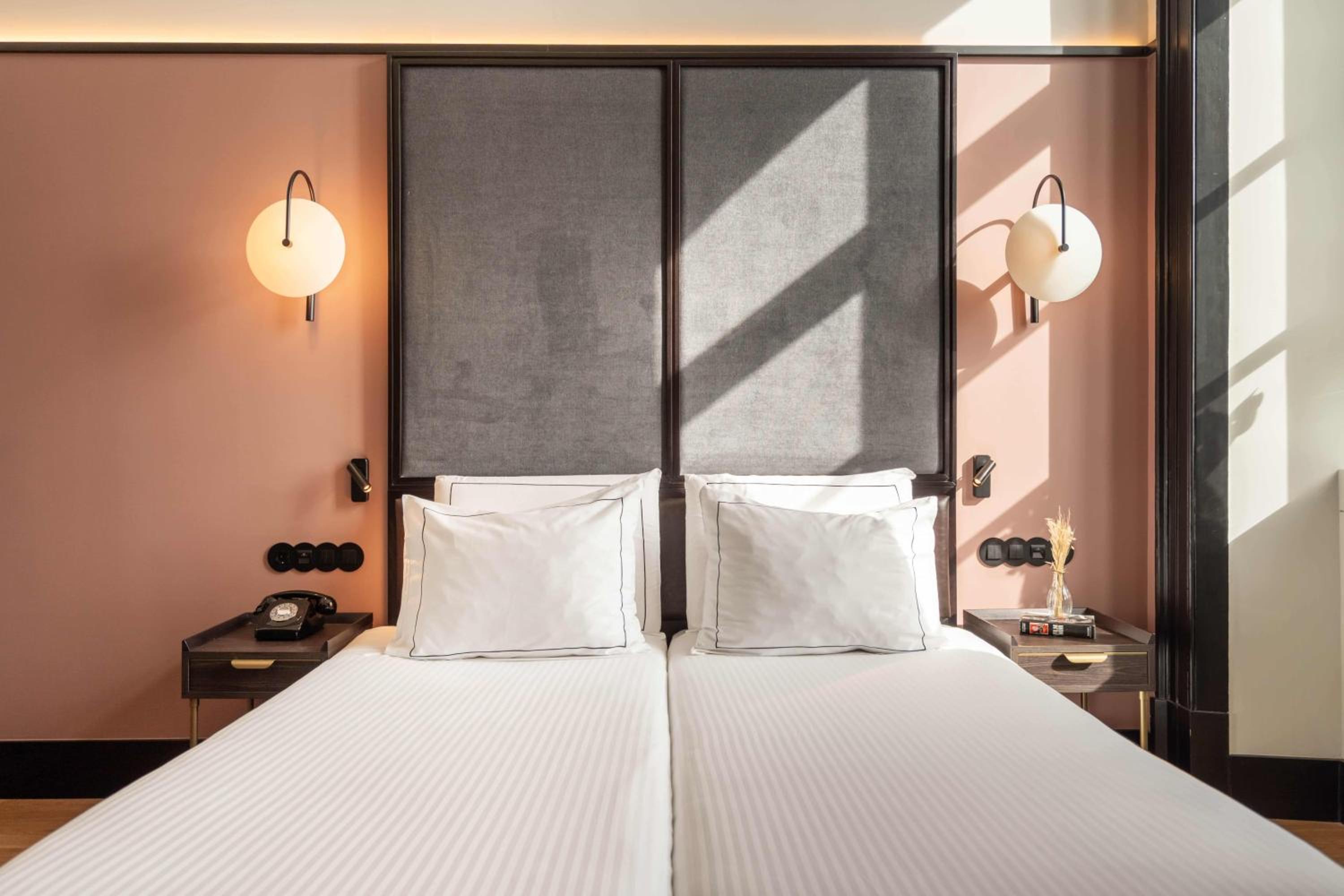 Superior Twin Room with River View - Photo 12
