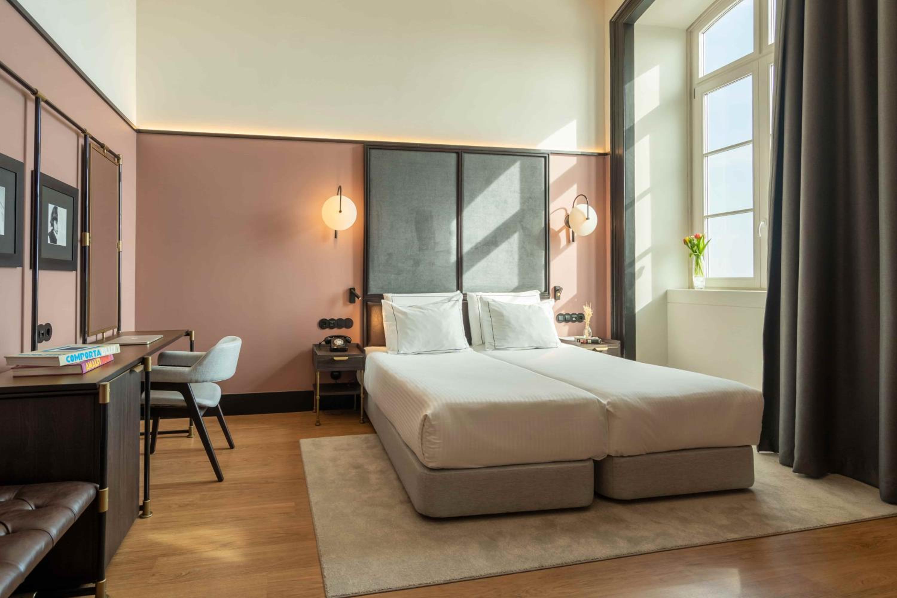 Superior Twin Room with River View