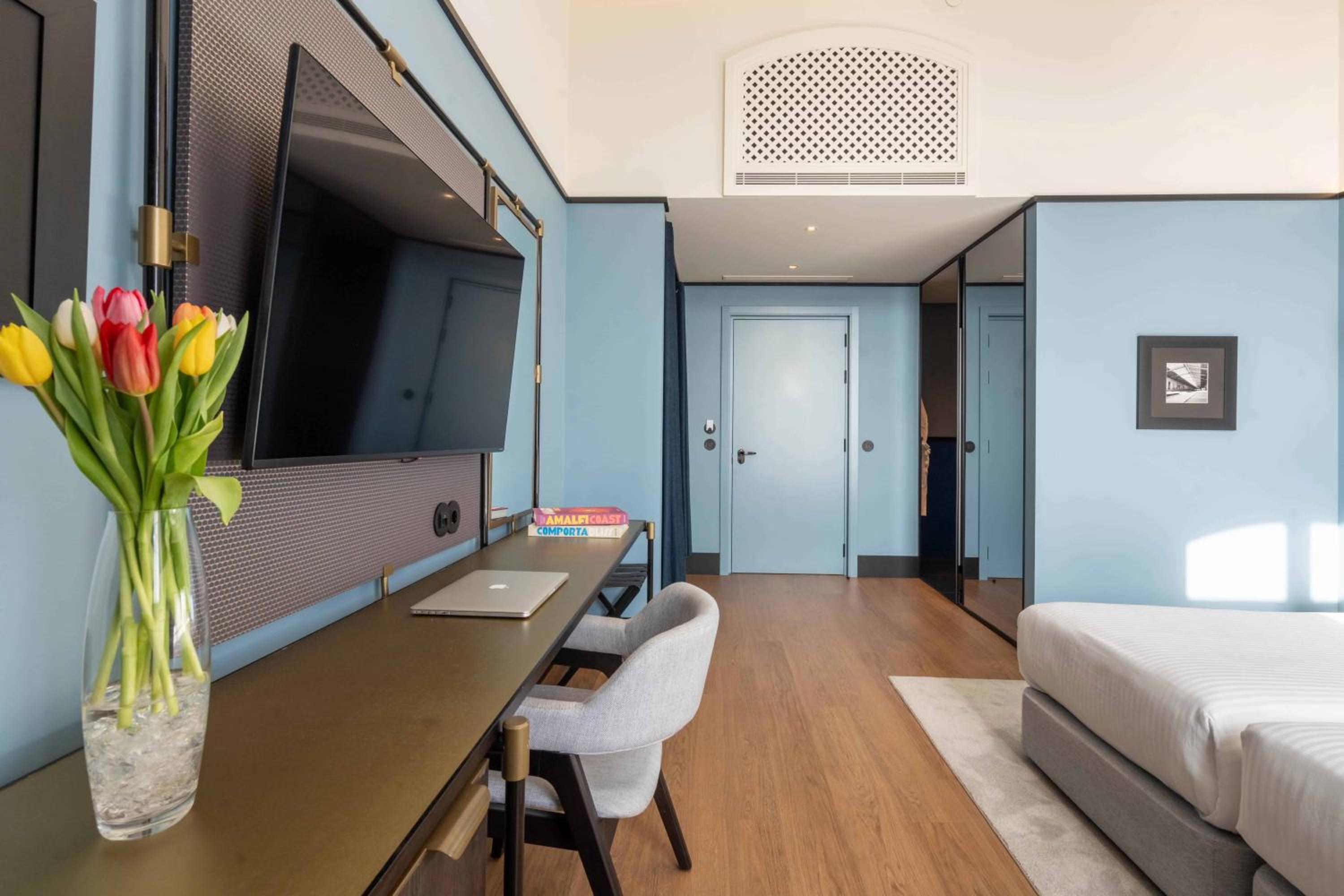 Superior Twin Room with River View - Photo 8