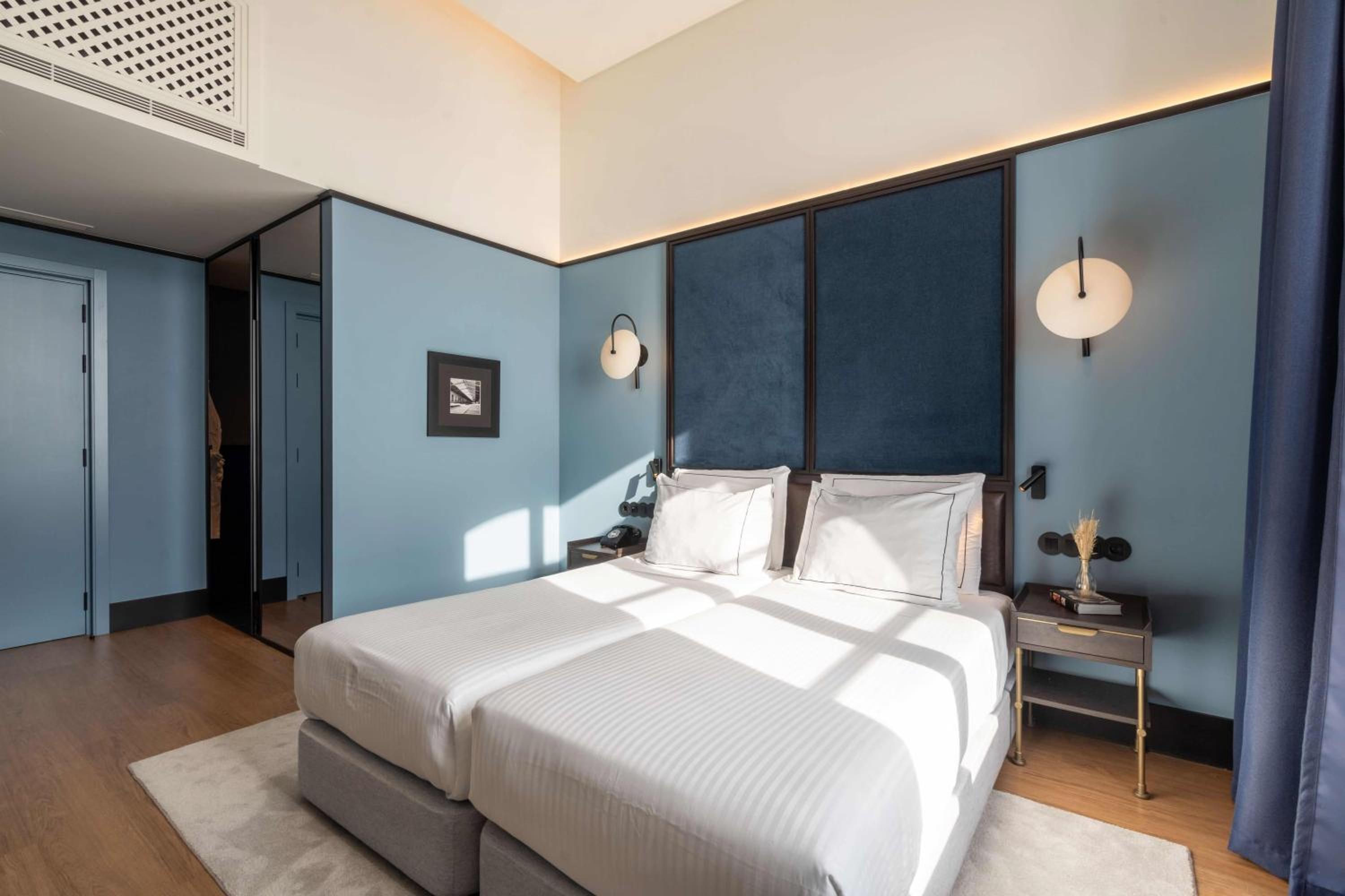 Superior Twin Room with River View - Photo 7