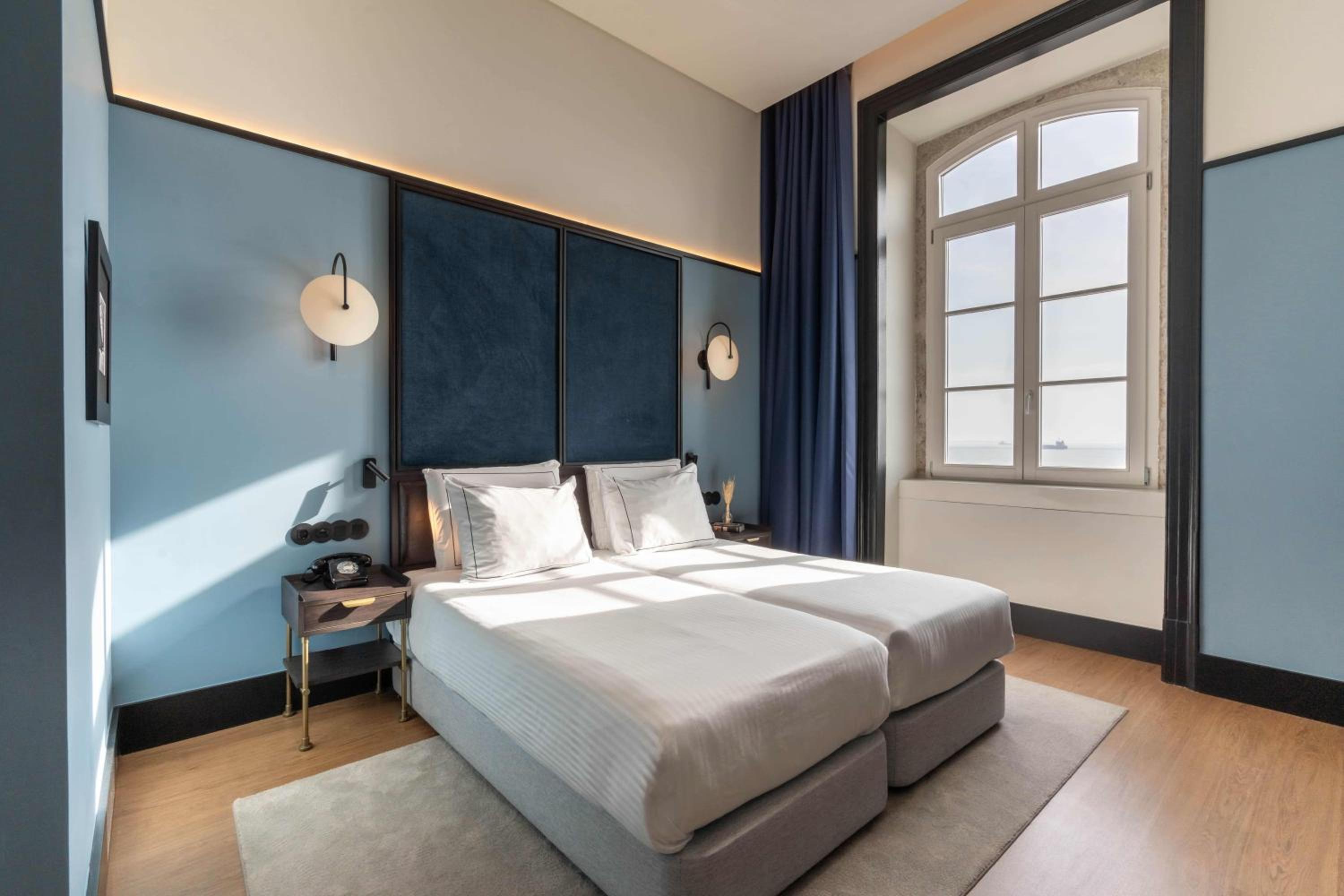 Superior Twin Room with River View