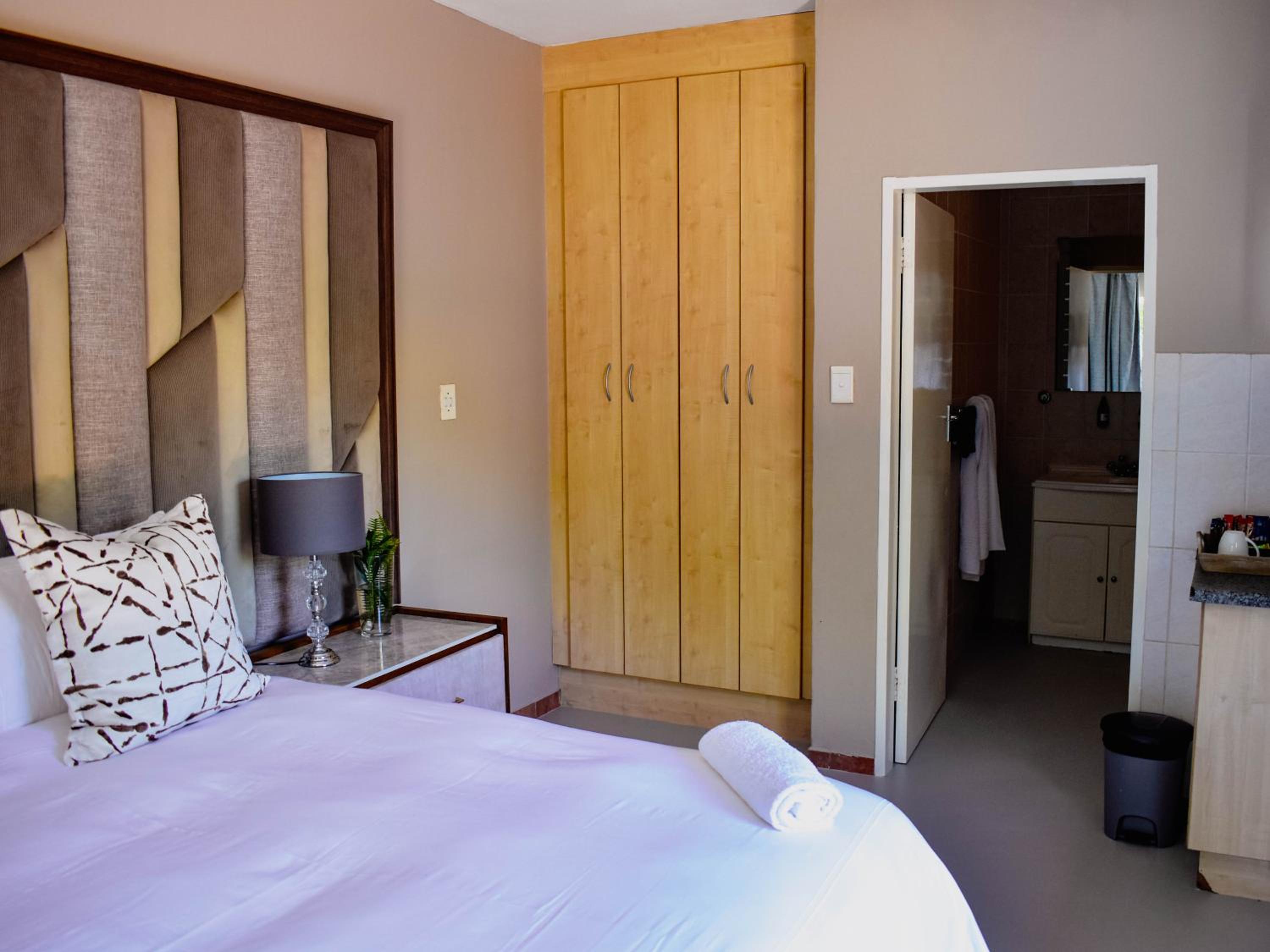 Queen Suite photo 3