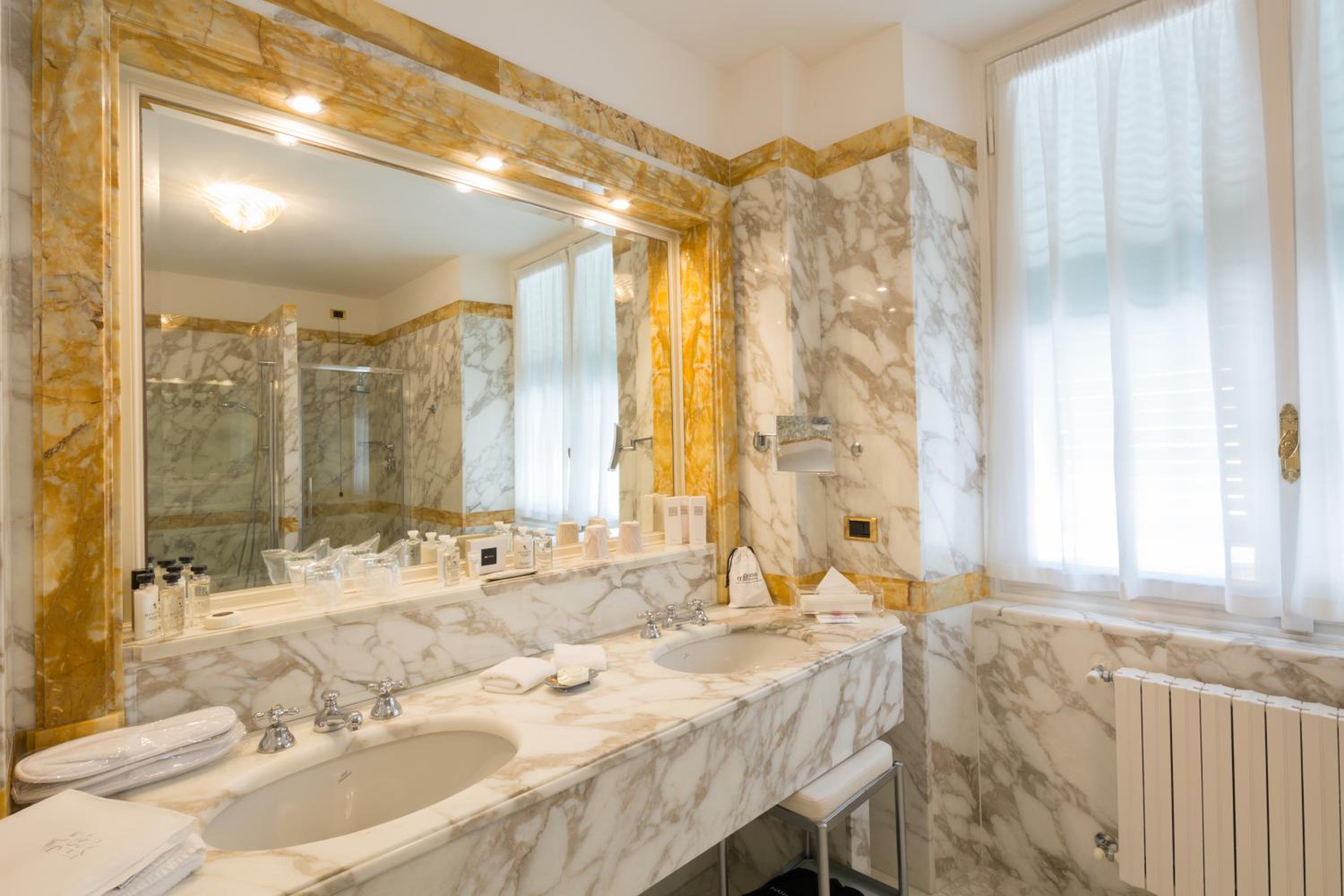 Executive Suite - Photo 5