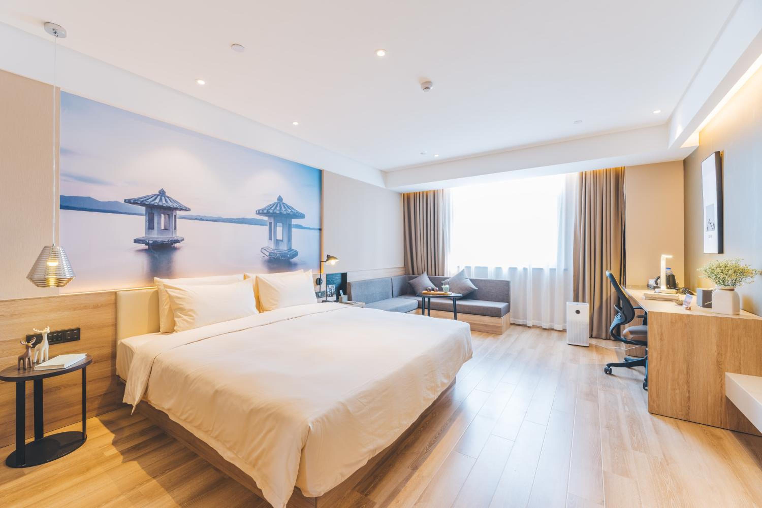 Deluxe Double Room with City View photo 3