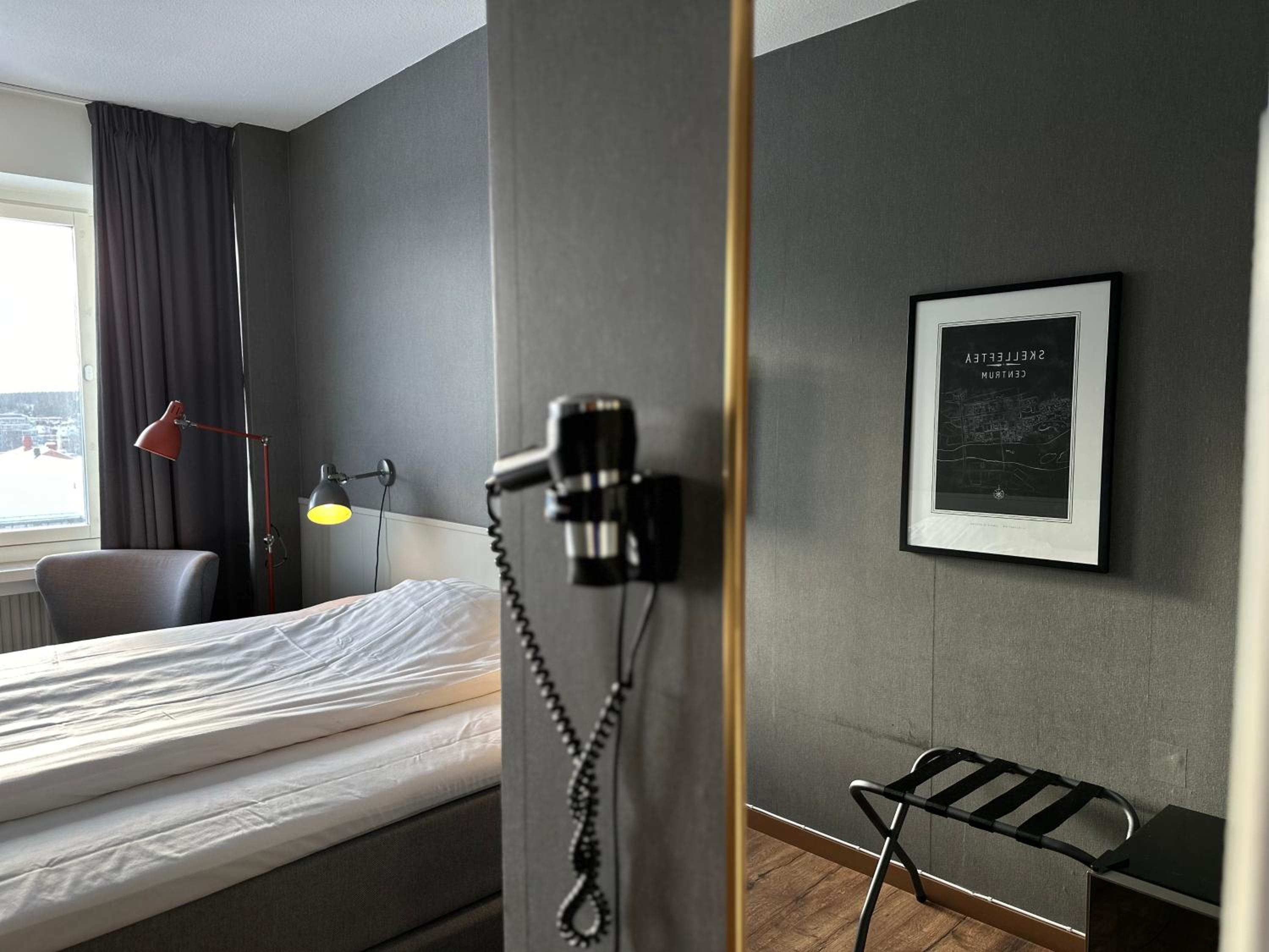 Queen Room (63 in Bed) photo 1