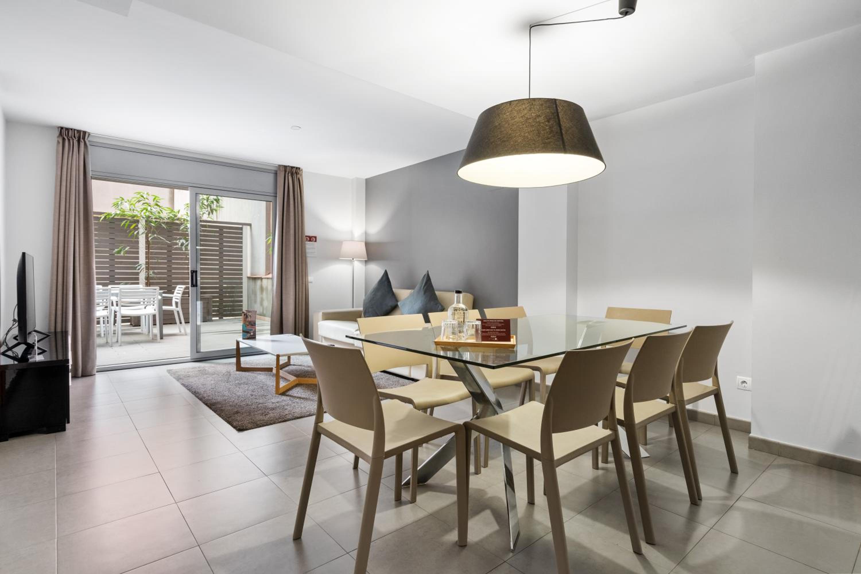 4 Bedroom Duplex Apartment  photo 2