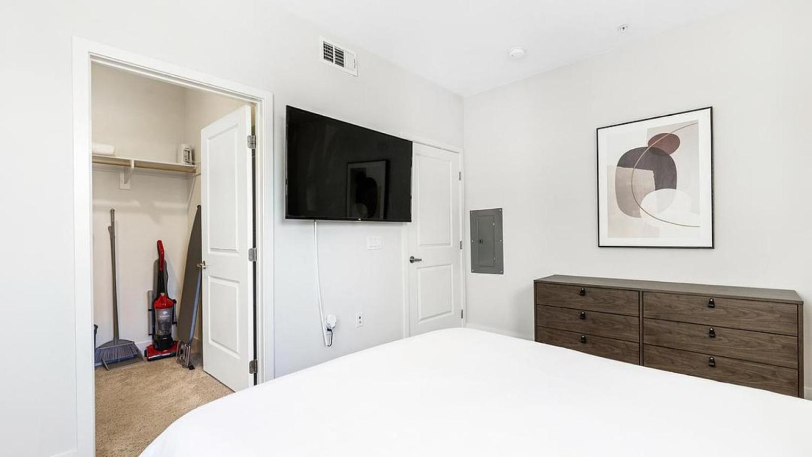 Apartment photo 2
