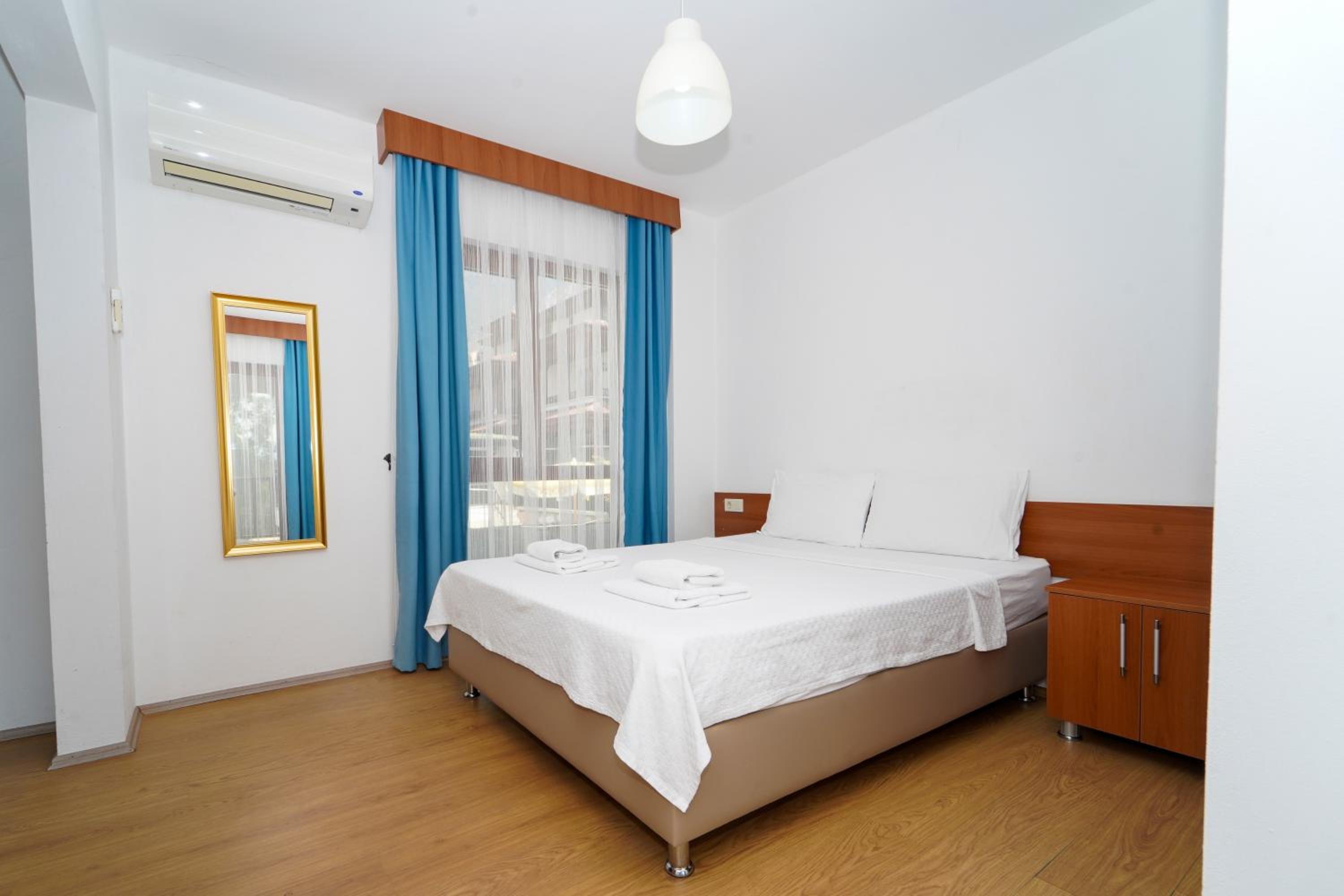 Deluxe King Room photo 1
