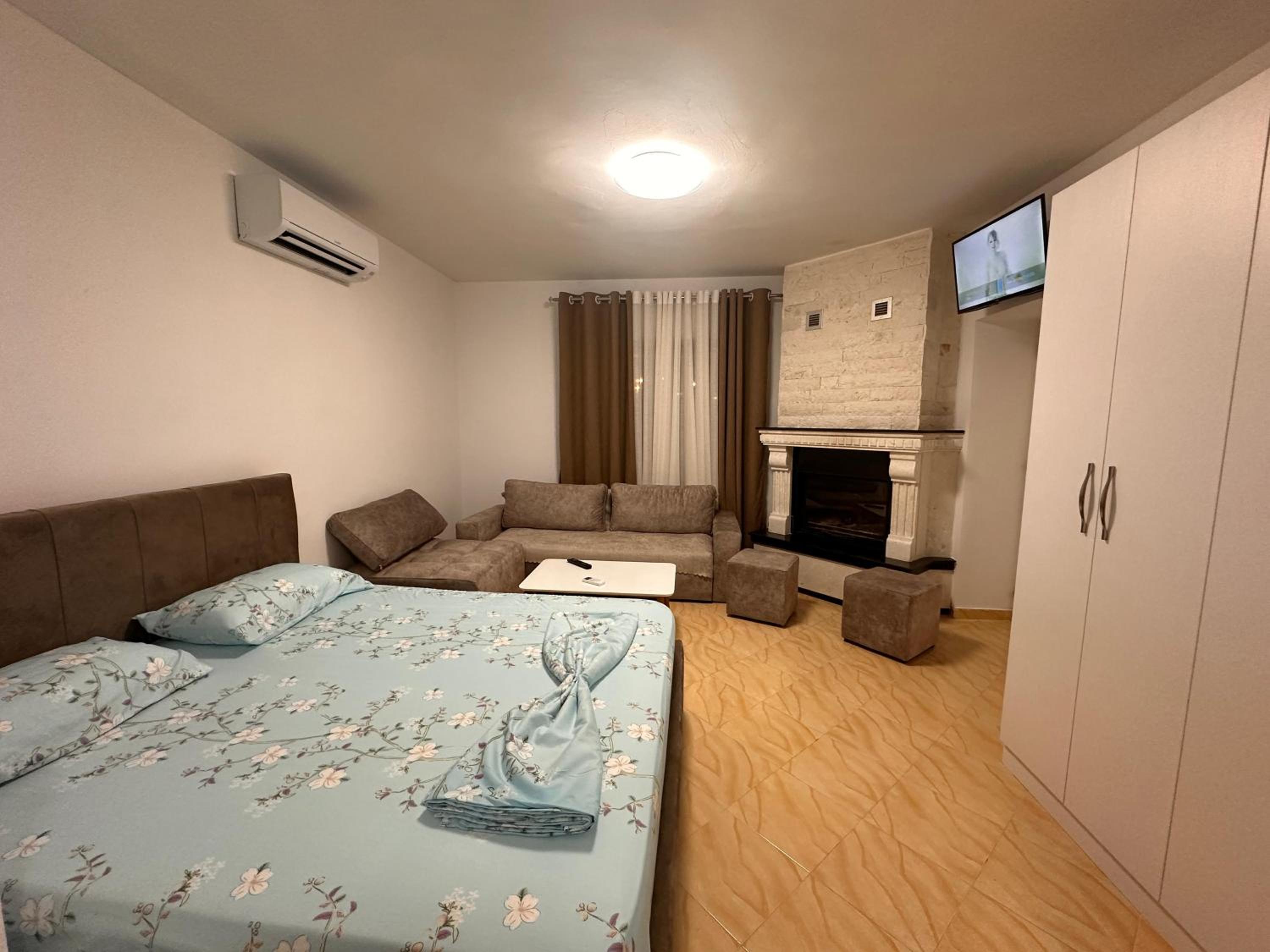 Deluxe Double Room with Extra Bed photo 1