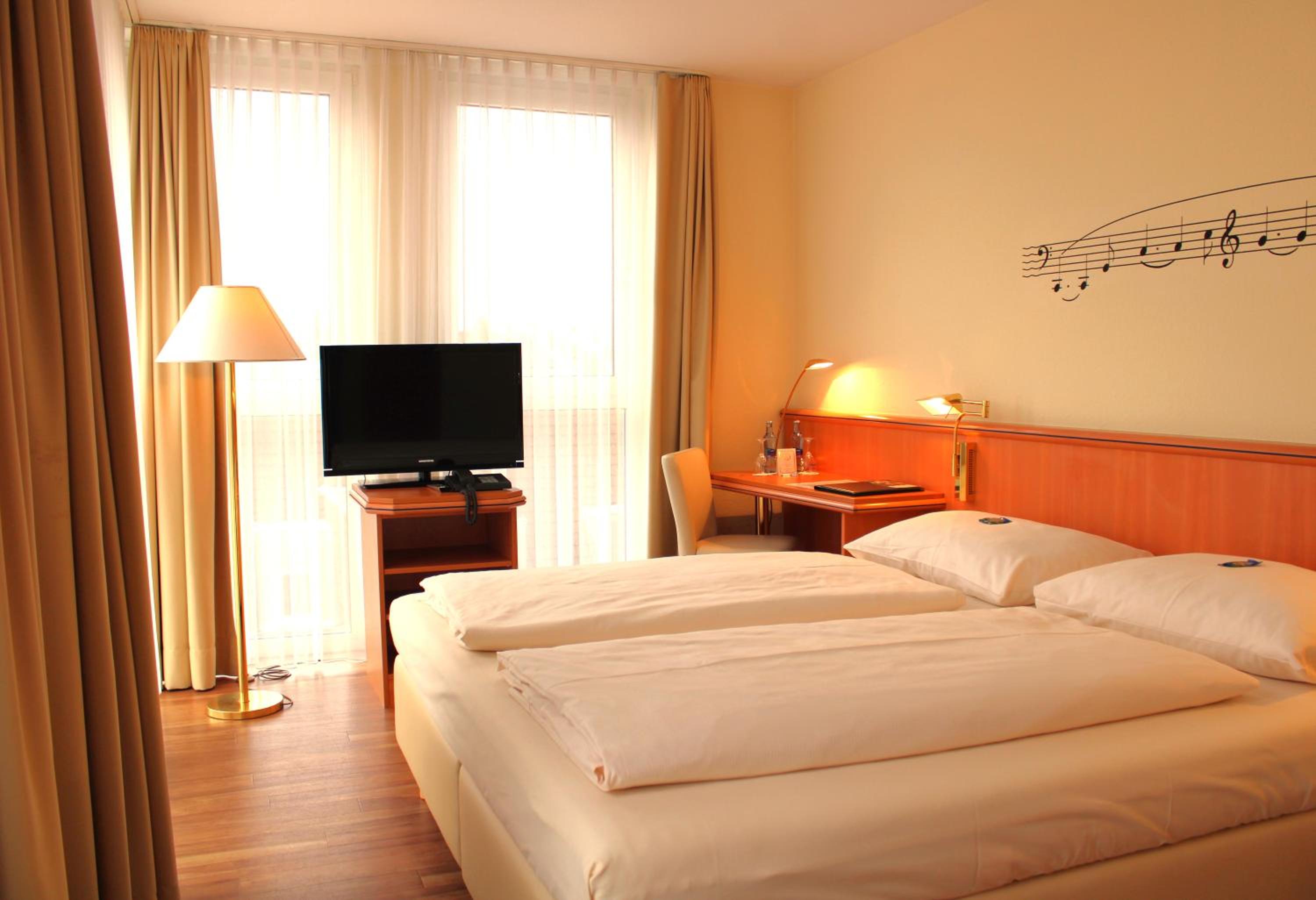 Single Room with Double Bed photo 2
