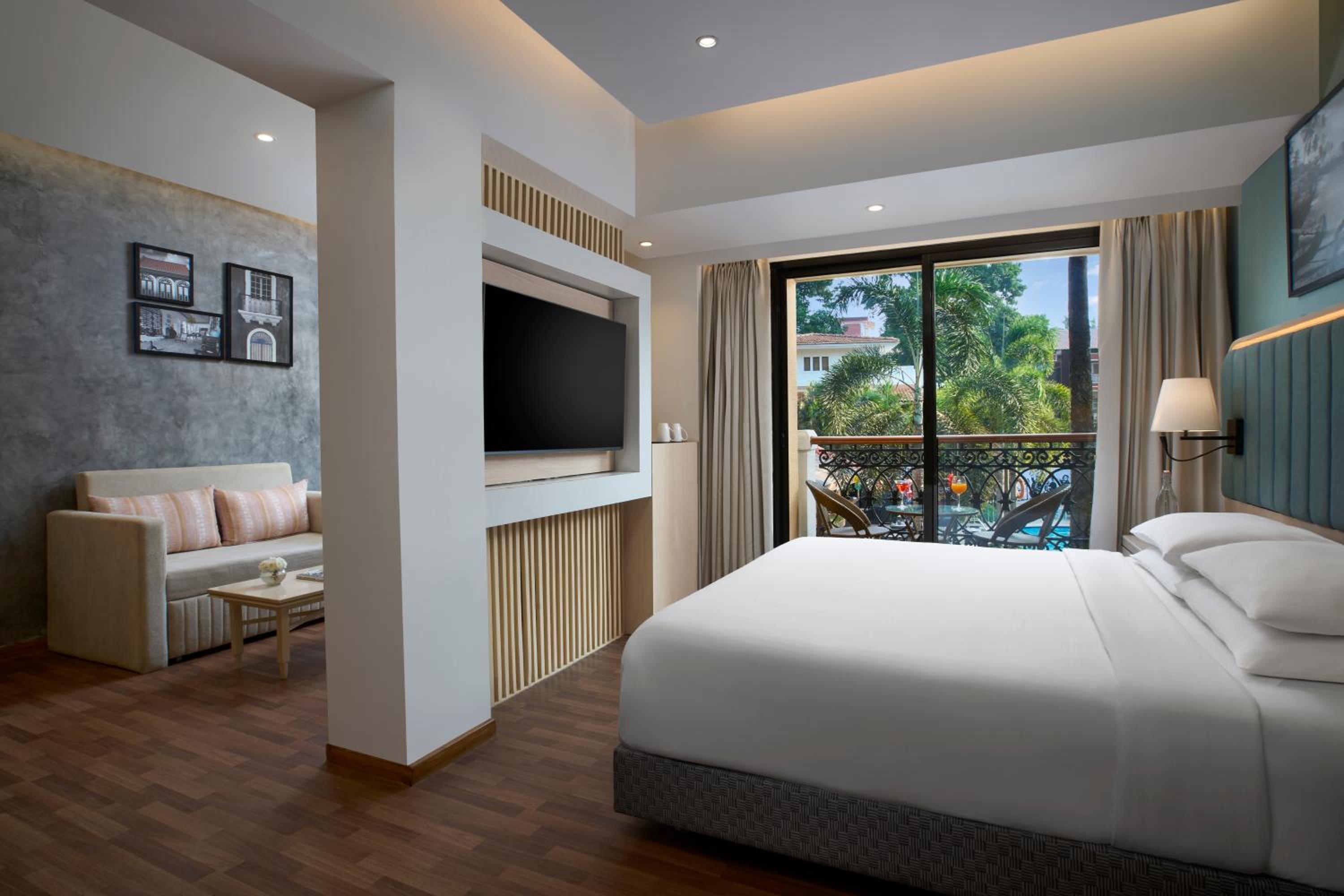 Junior Suite with Pool View - 10% Discount on Food & Beverages and Laundry - Welcome Drink on Arrival - Photo 1