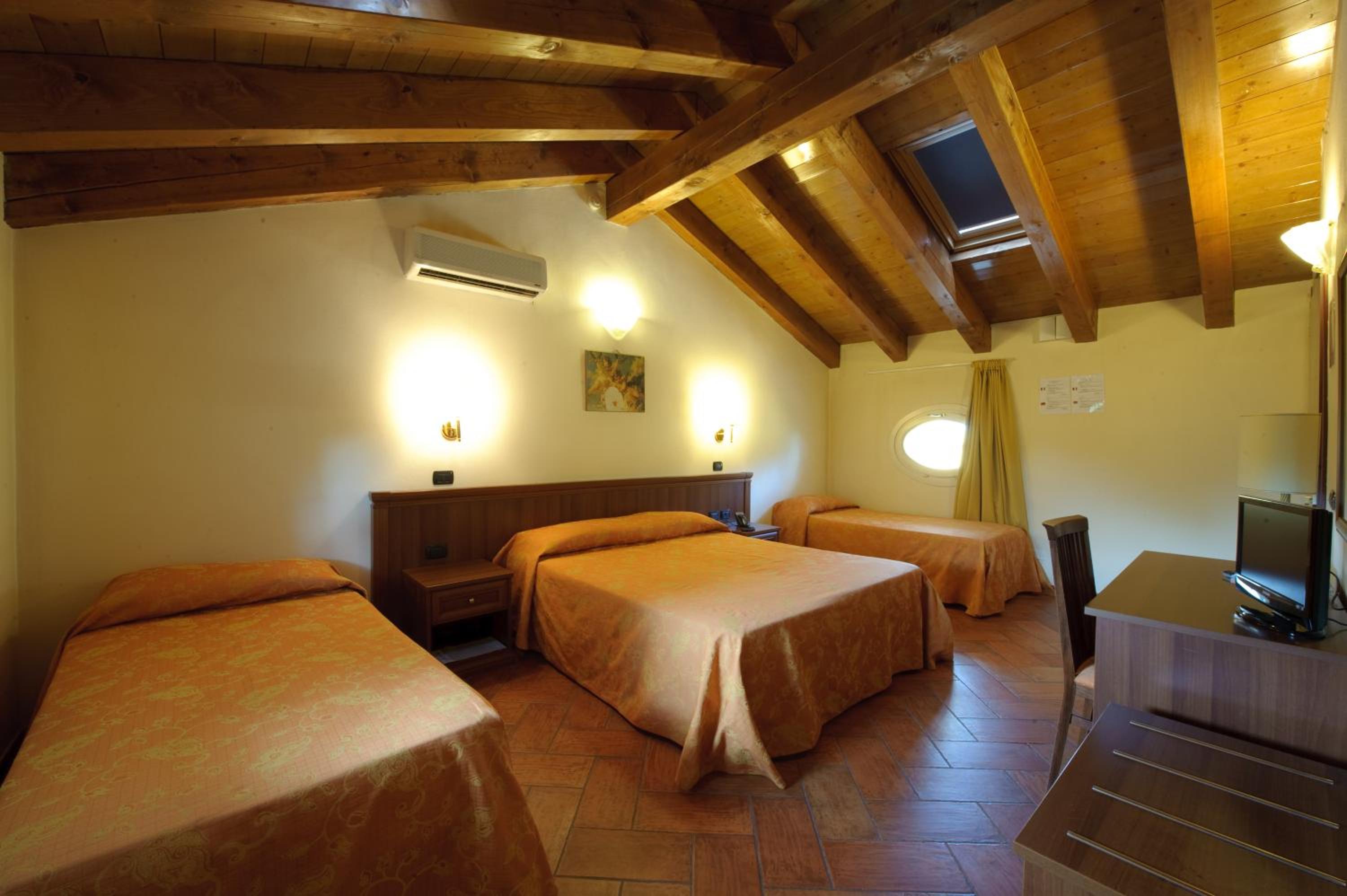 Quadruple Room photo 2