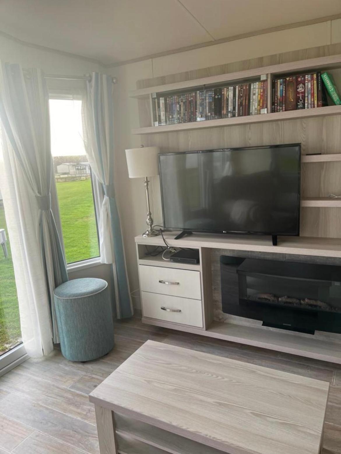 Mobile Home photo 3