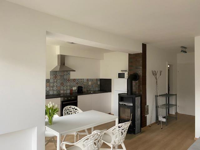 Two-Bedroom Apartment with Shower  photo 2