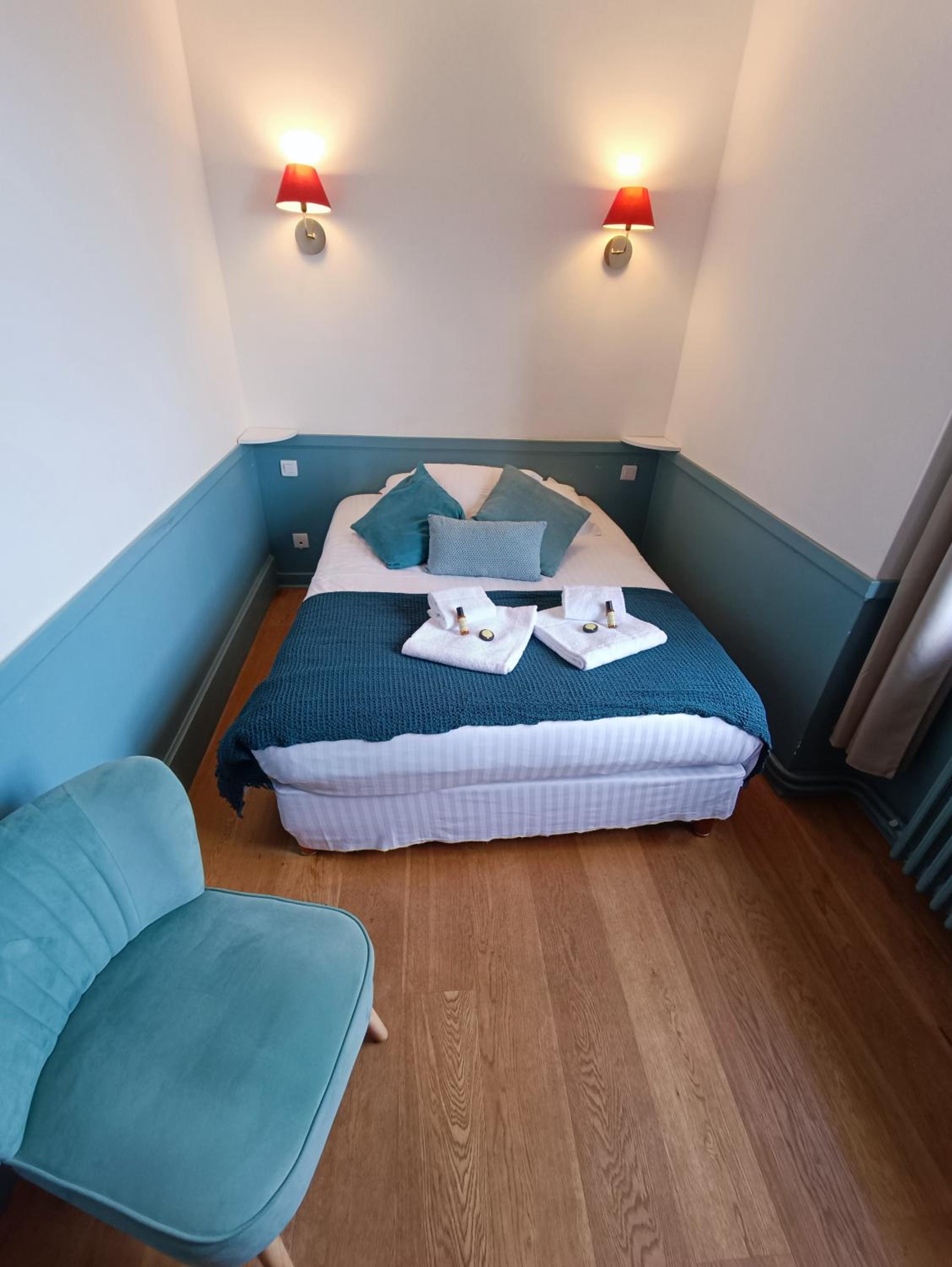 Double Room with Shared Bathroom photo 2