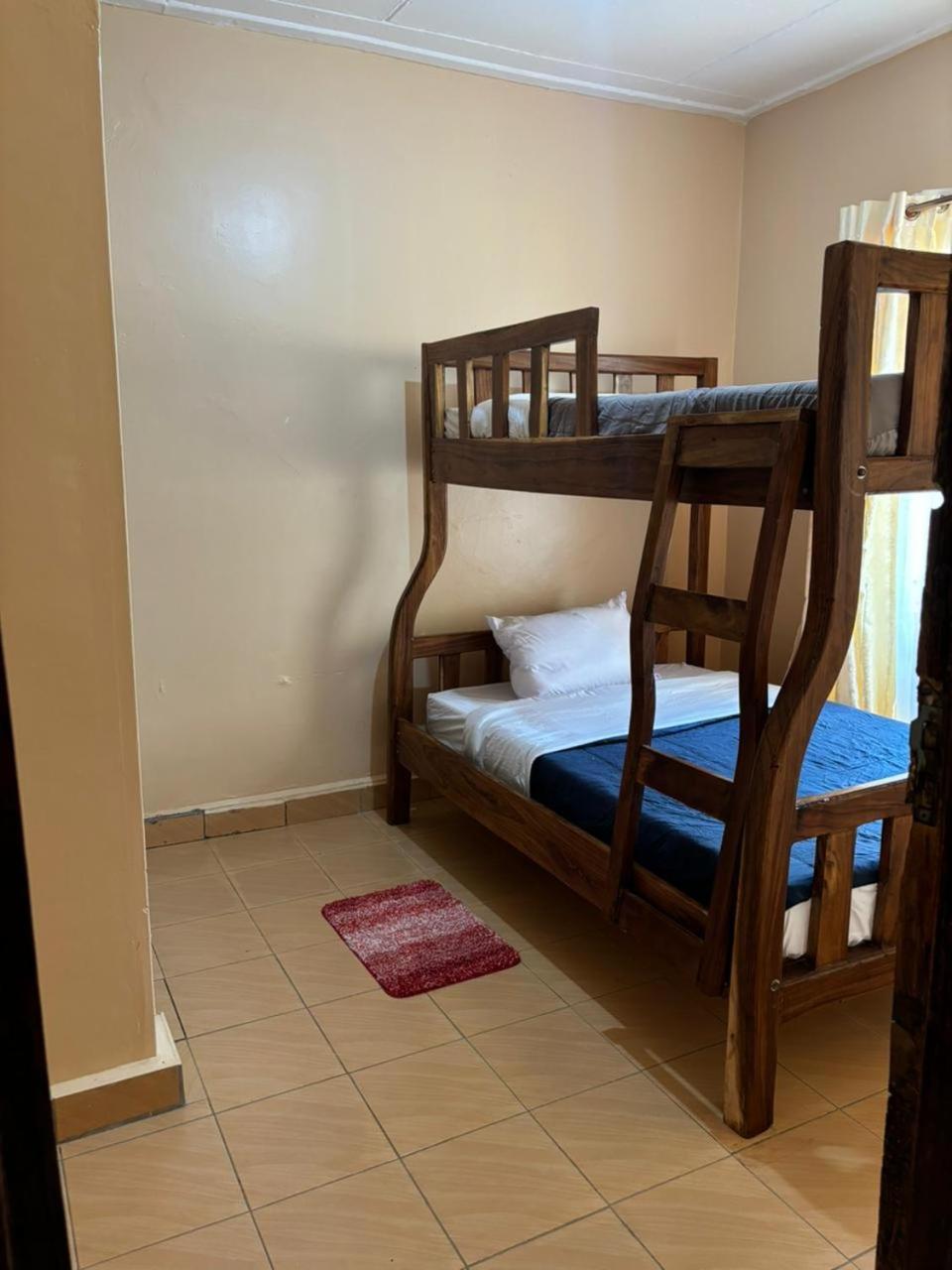 Three-Bedroom House photo 3