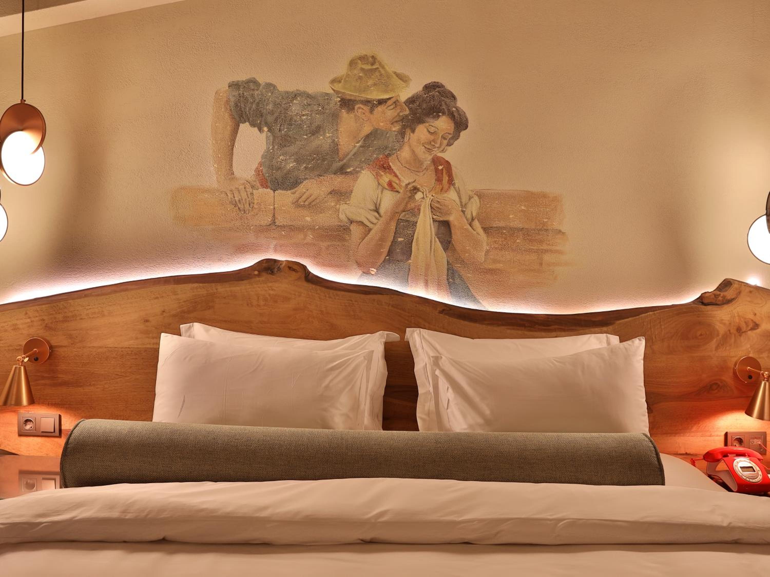 Honeymoon Suite photo 2