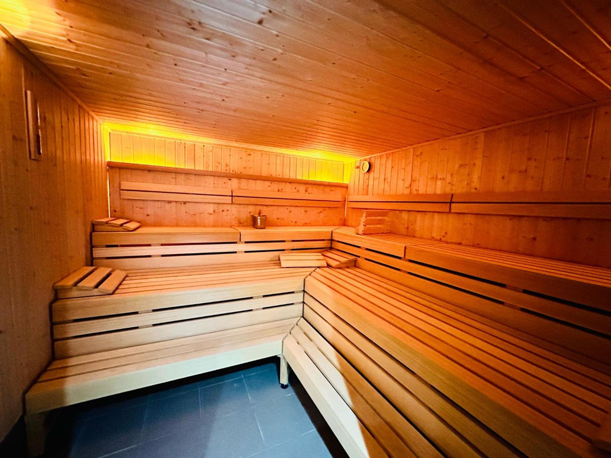 Double Room with Balcony - Photo 10