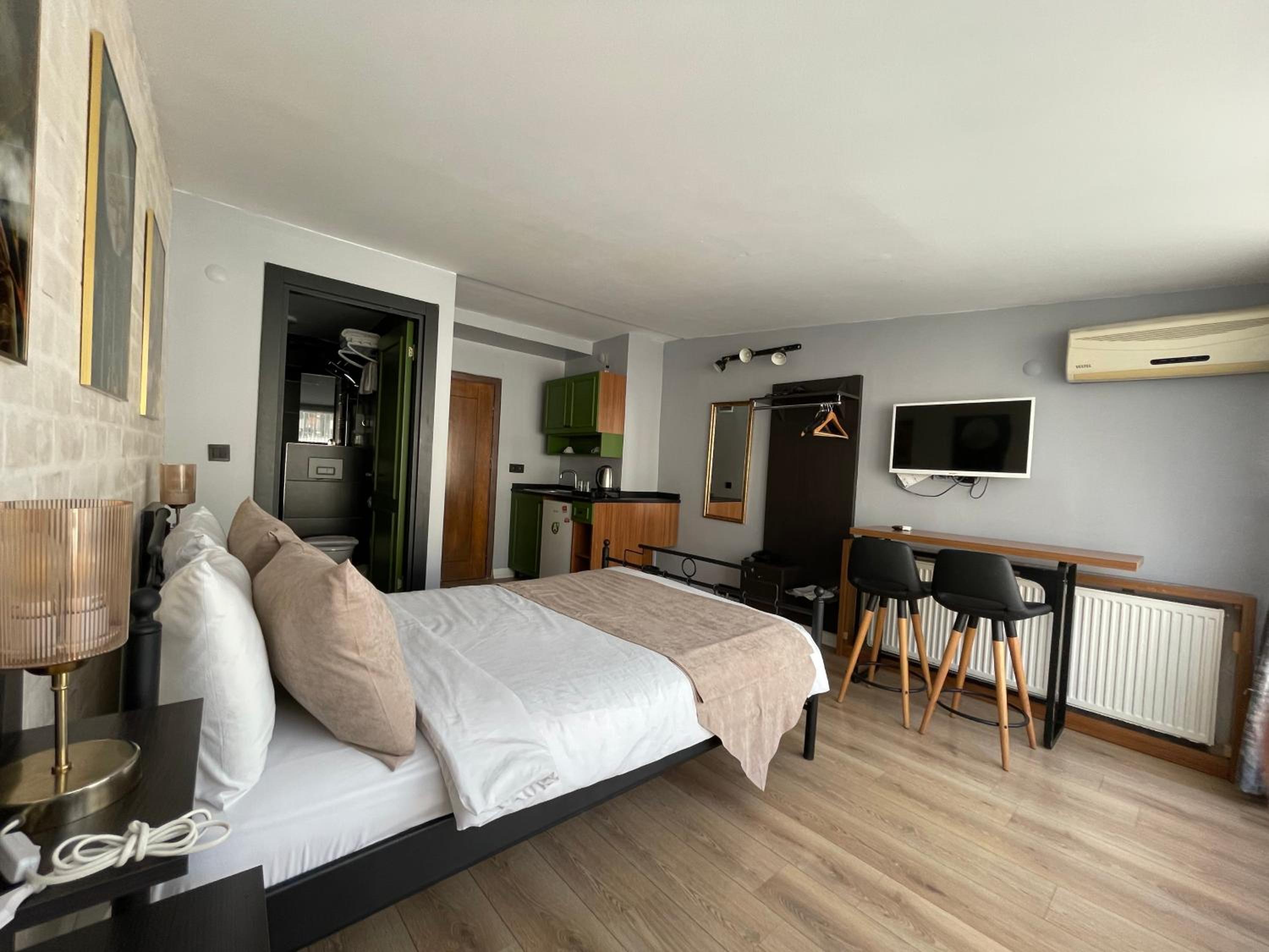 Deluxe Double Room With Balcony photo 2