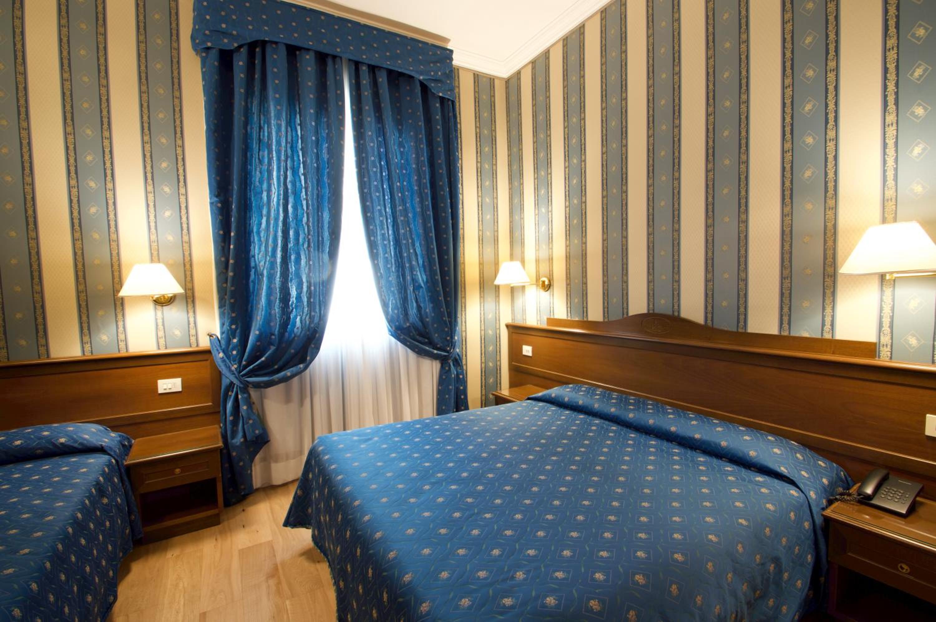Triple Room thumbnail 5
