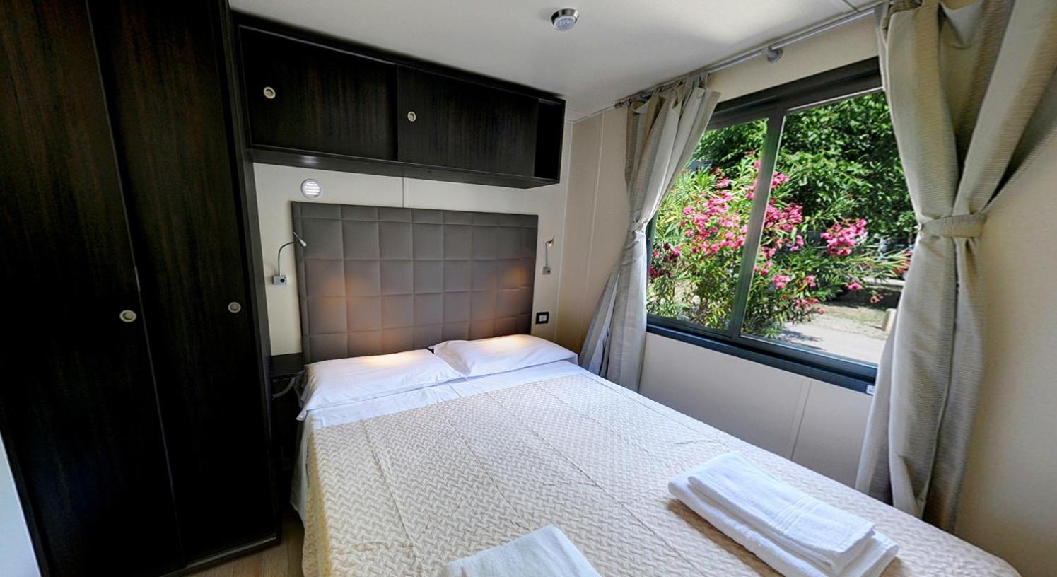 Mobile Home photo 1