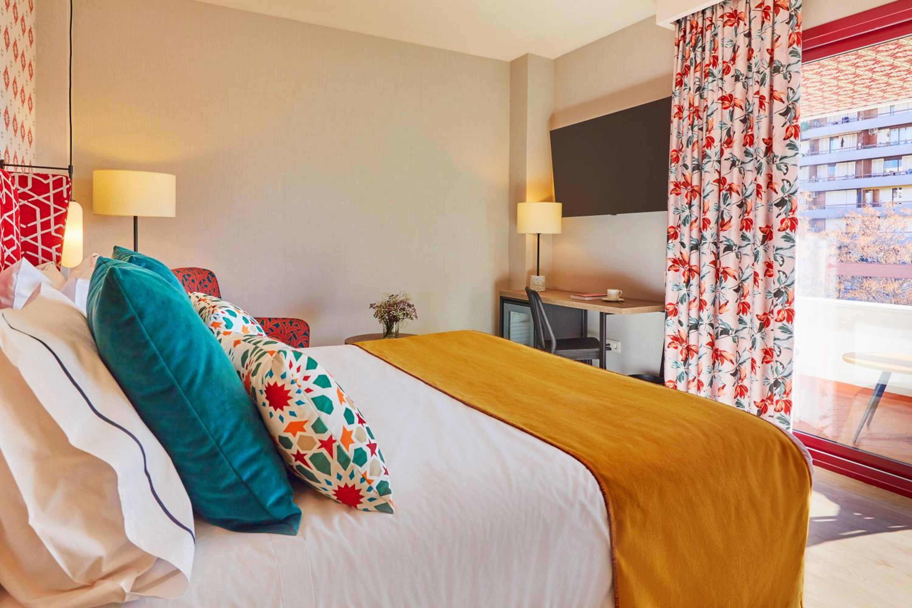Comfort Double Room with terrace and city views