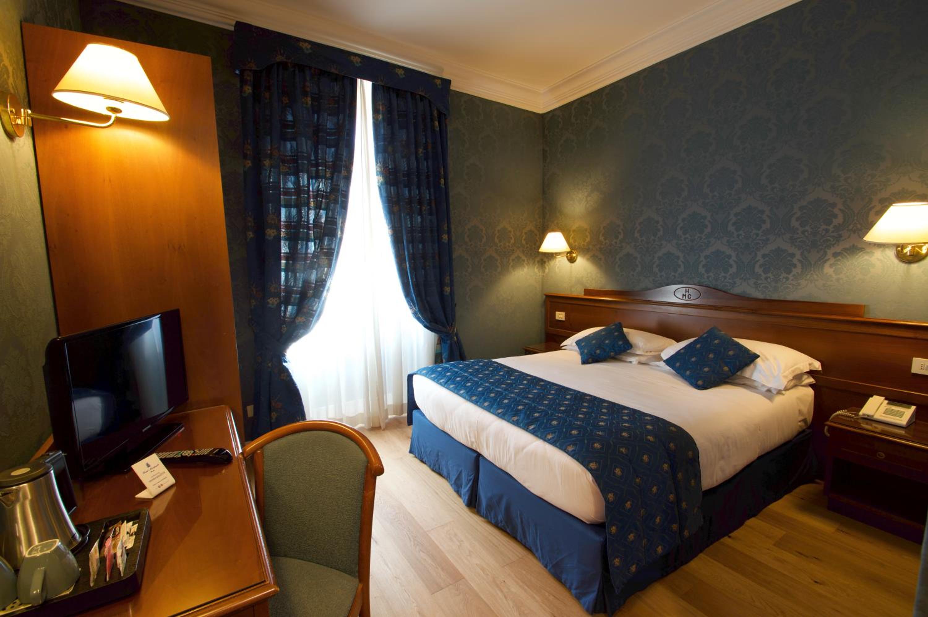 Superior Double Room with Spa Bath thumbnail 5