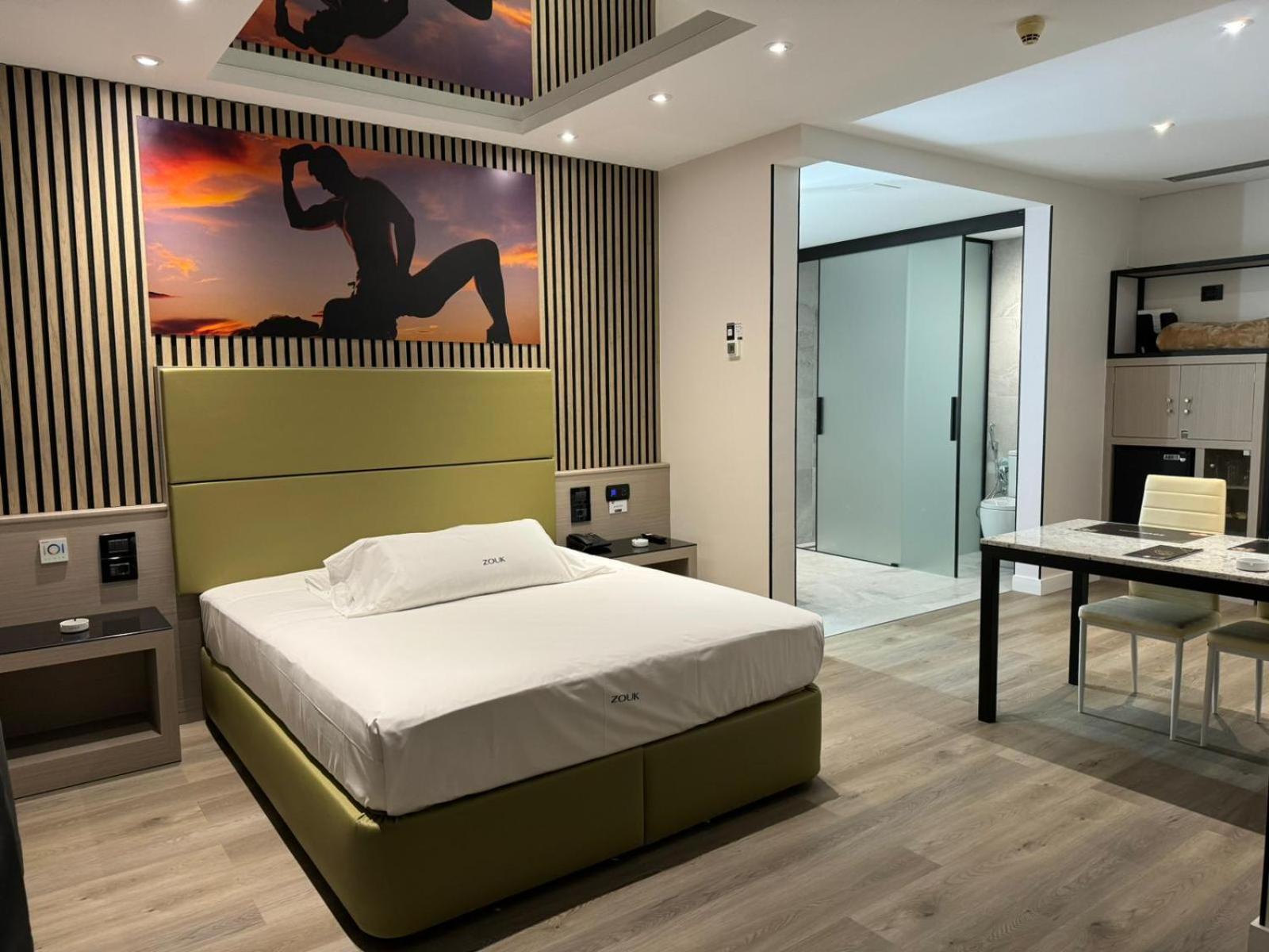 Suite with Private Pool photo 3