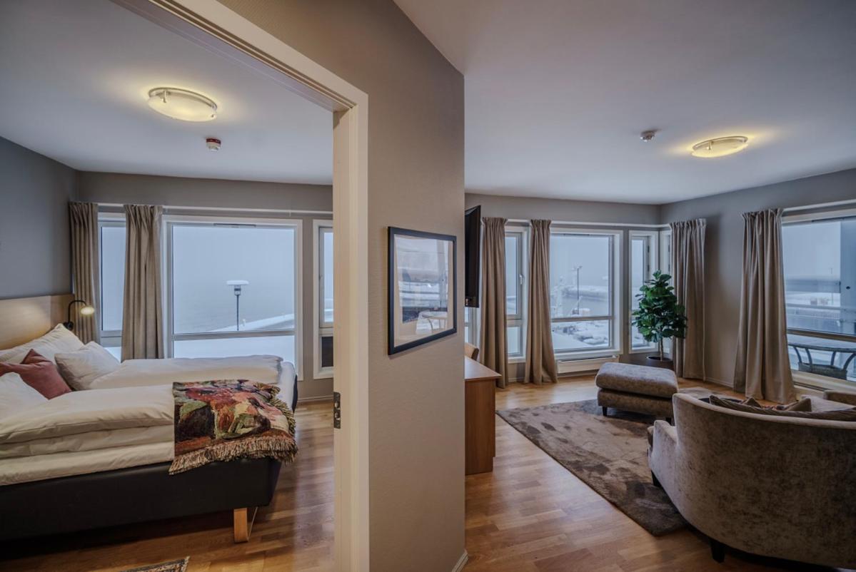 Junior Suite with fjord view - Photo 2