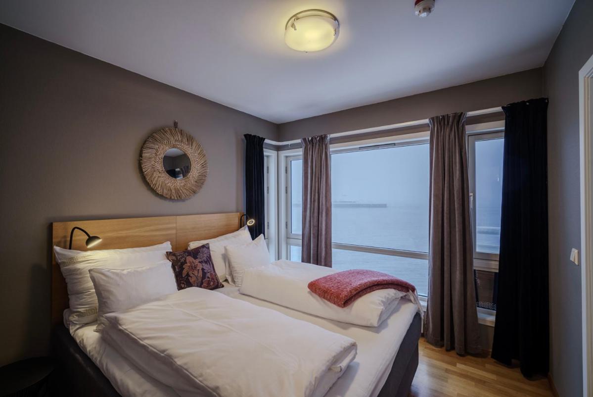 Junior Suite with fjord view - Photo 3