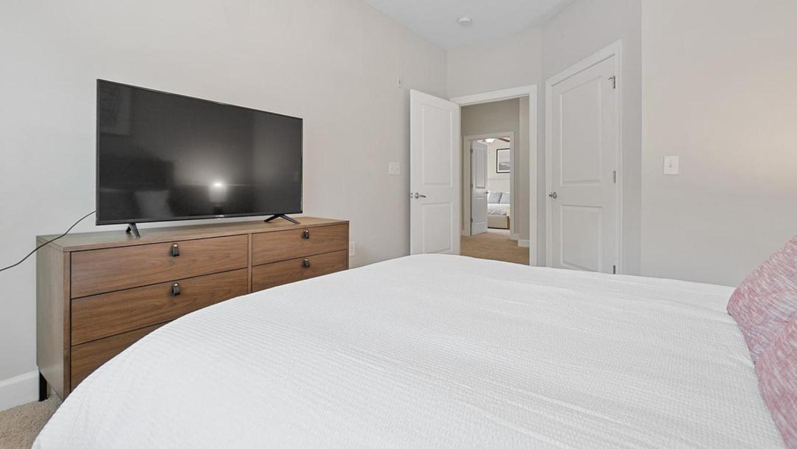 Apartment photo 2
