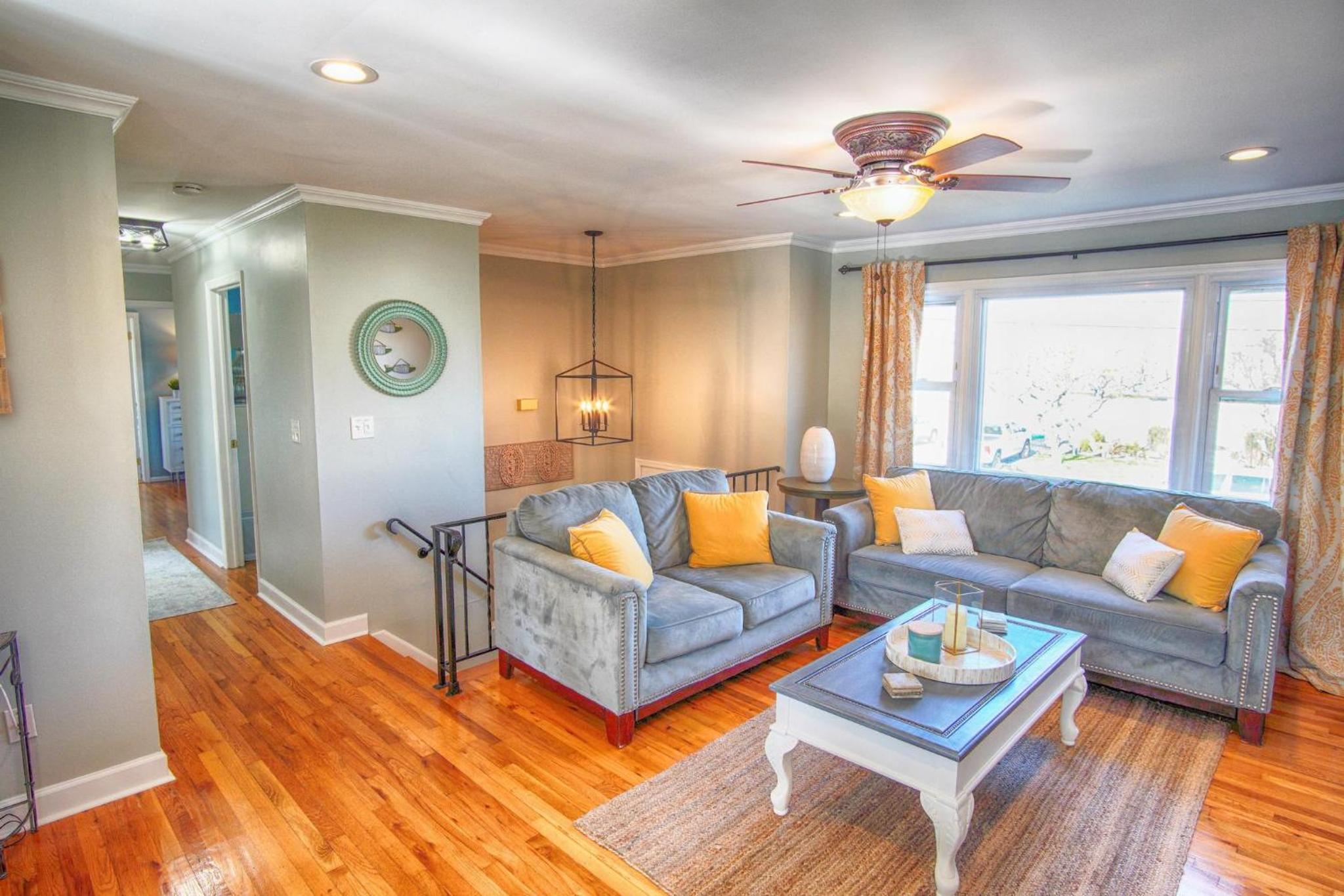Six-Bedroom House photo 1