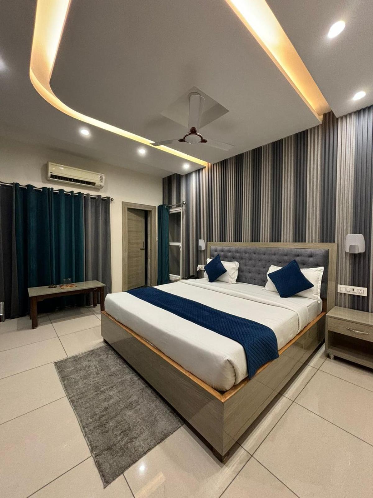 Superior King Suite
