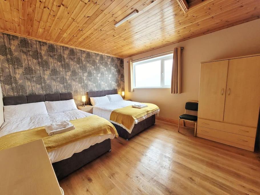 Three-Bedroom Apartment photo 1