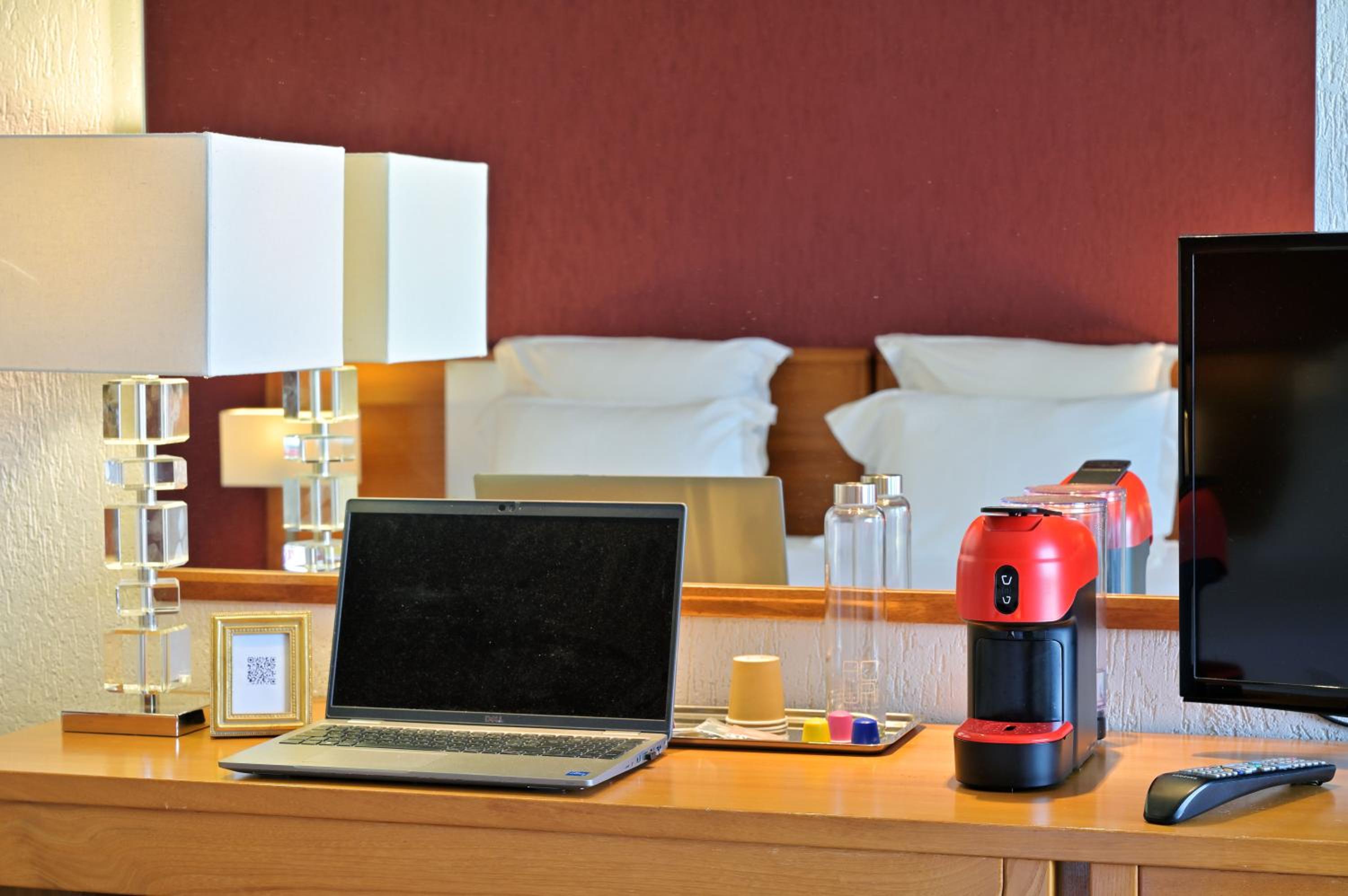 Deluxe Room - Photo 3