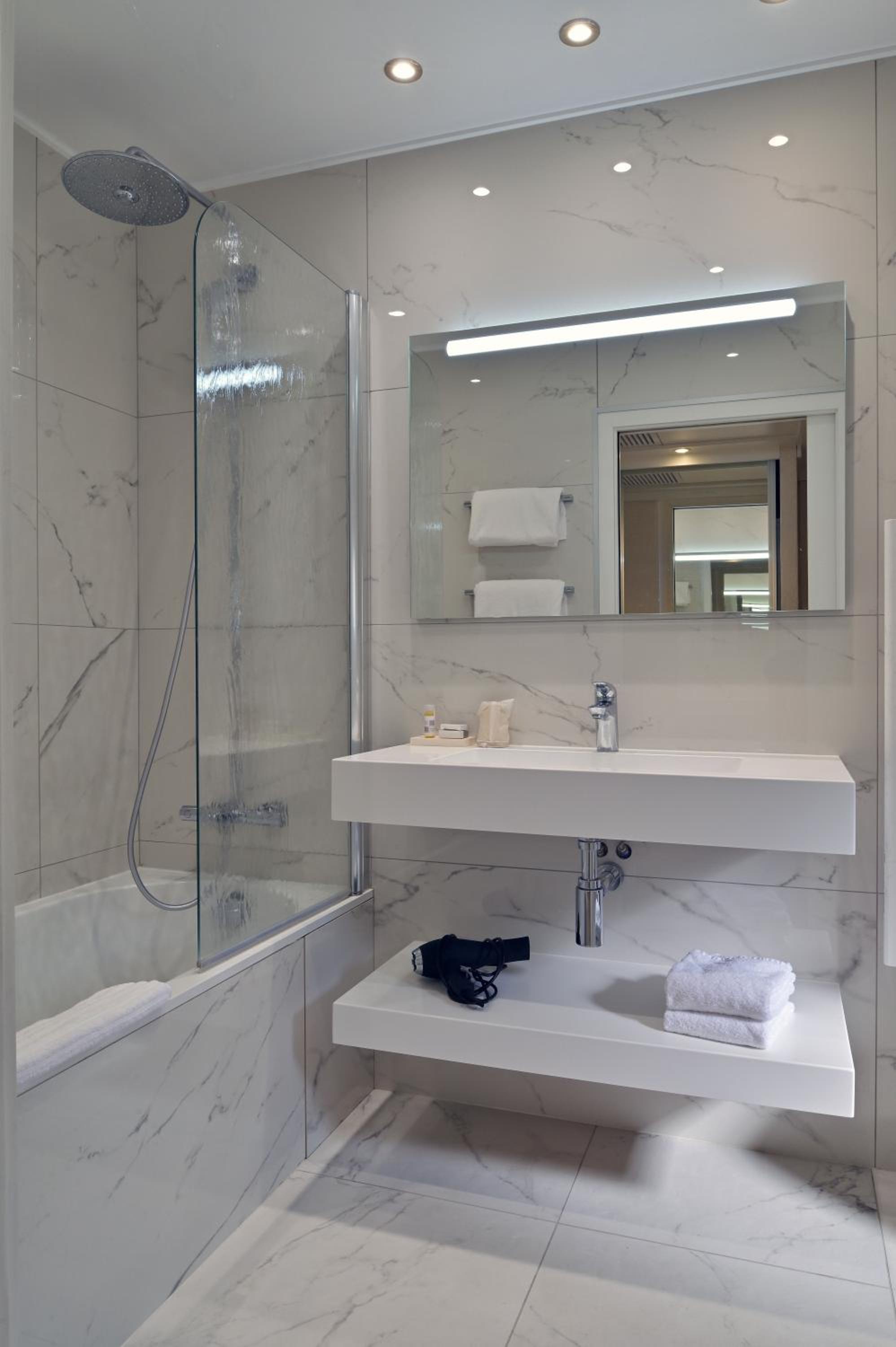 Deluxe Room - Photo 5