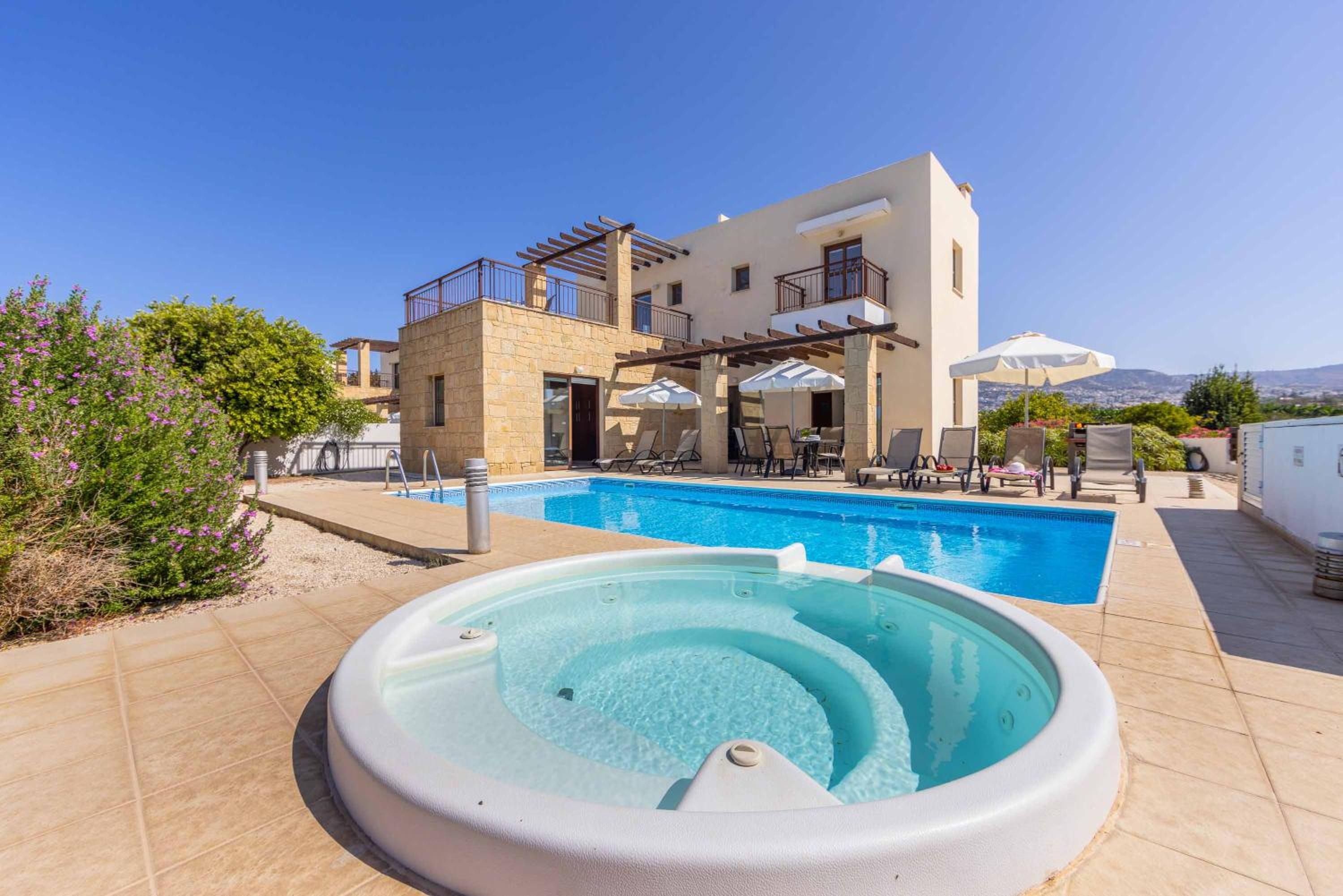 Villa photo 3