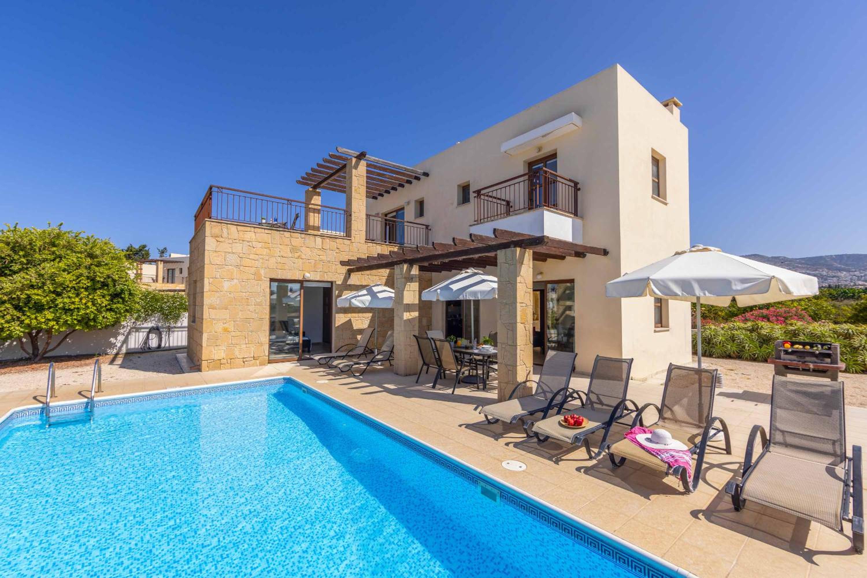 Three-Bedroom Villa photo 3