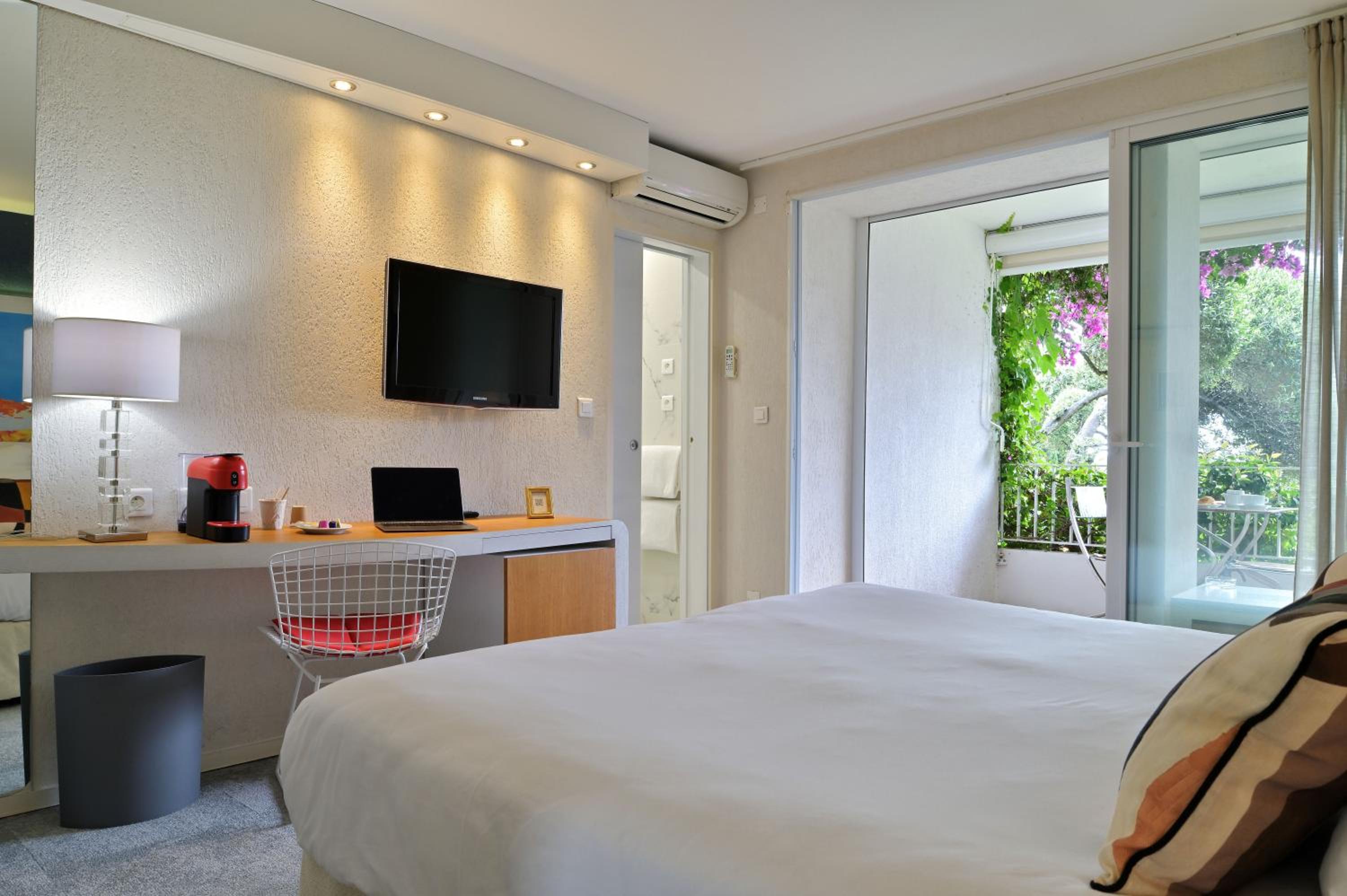 Classic Double Room - Park View - Photo 3