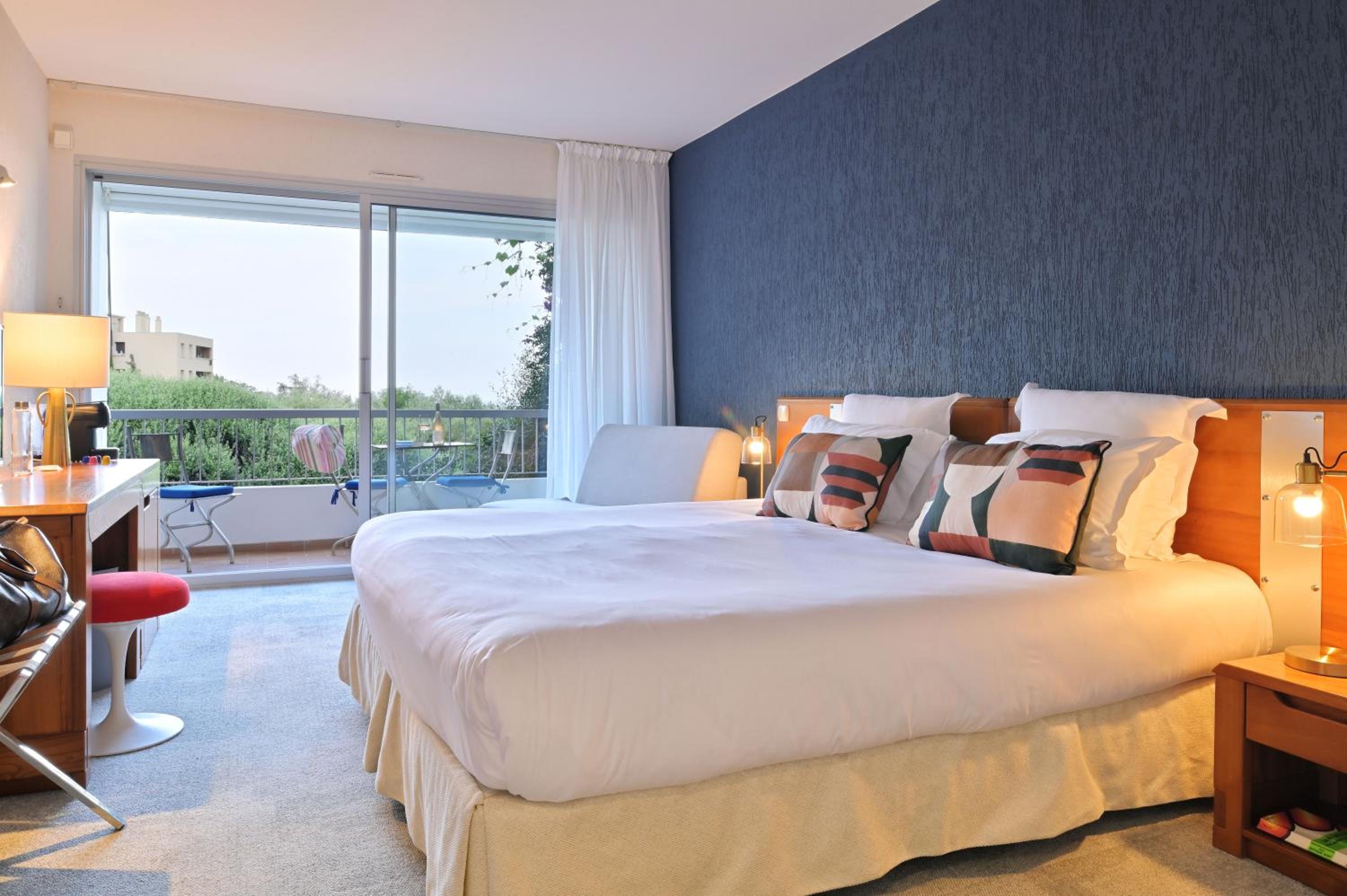 Deluxe Room - Photo 2