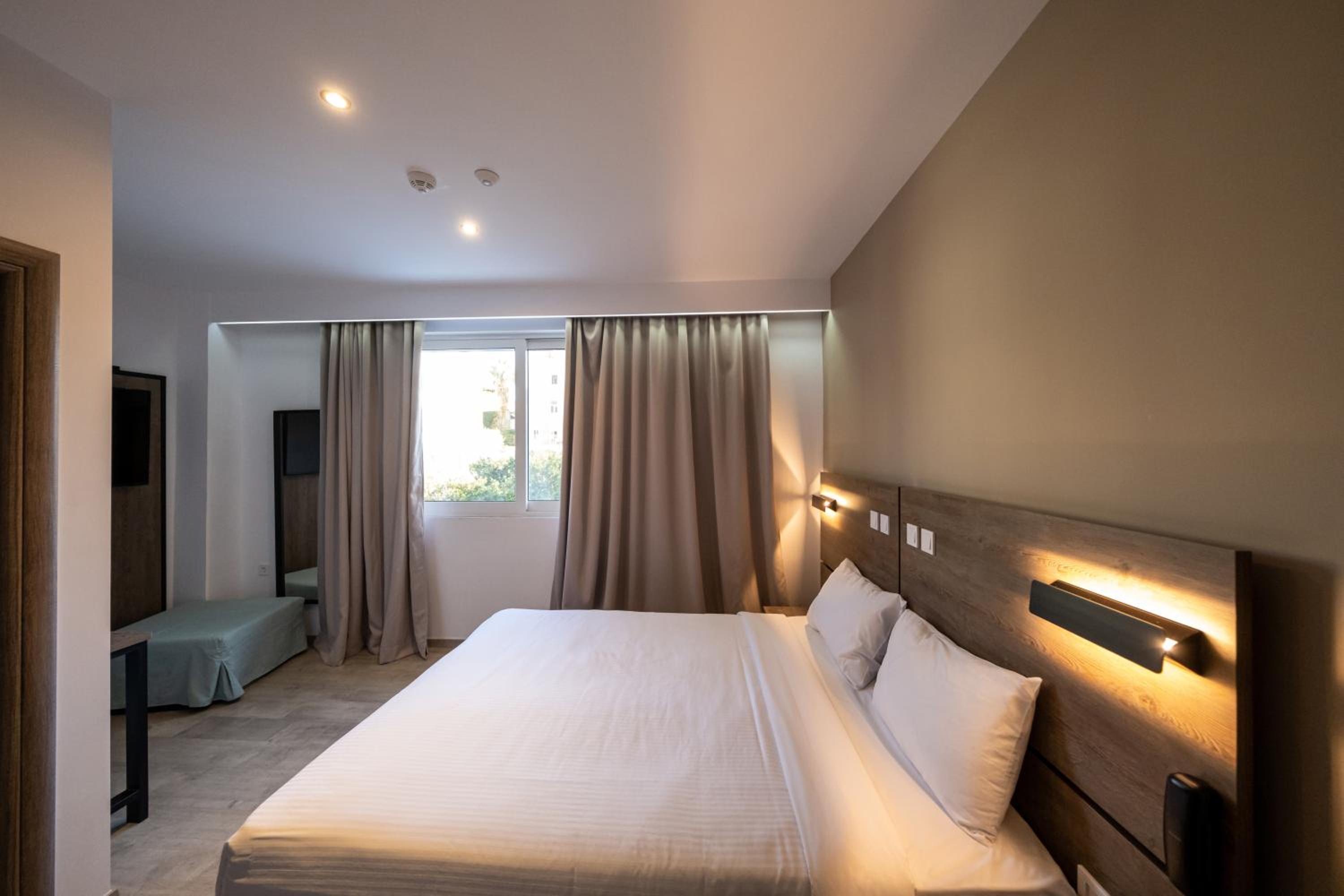 Standard Double Room - Photo 10
