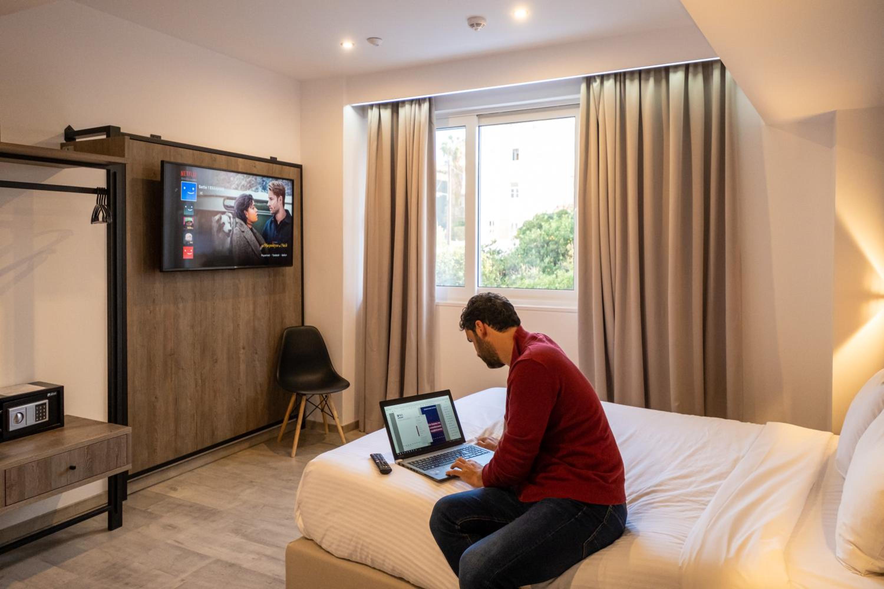 Standard Double Room - Photo 9