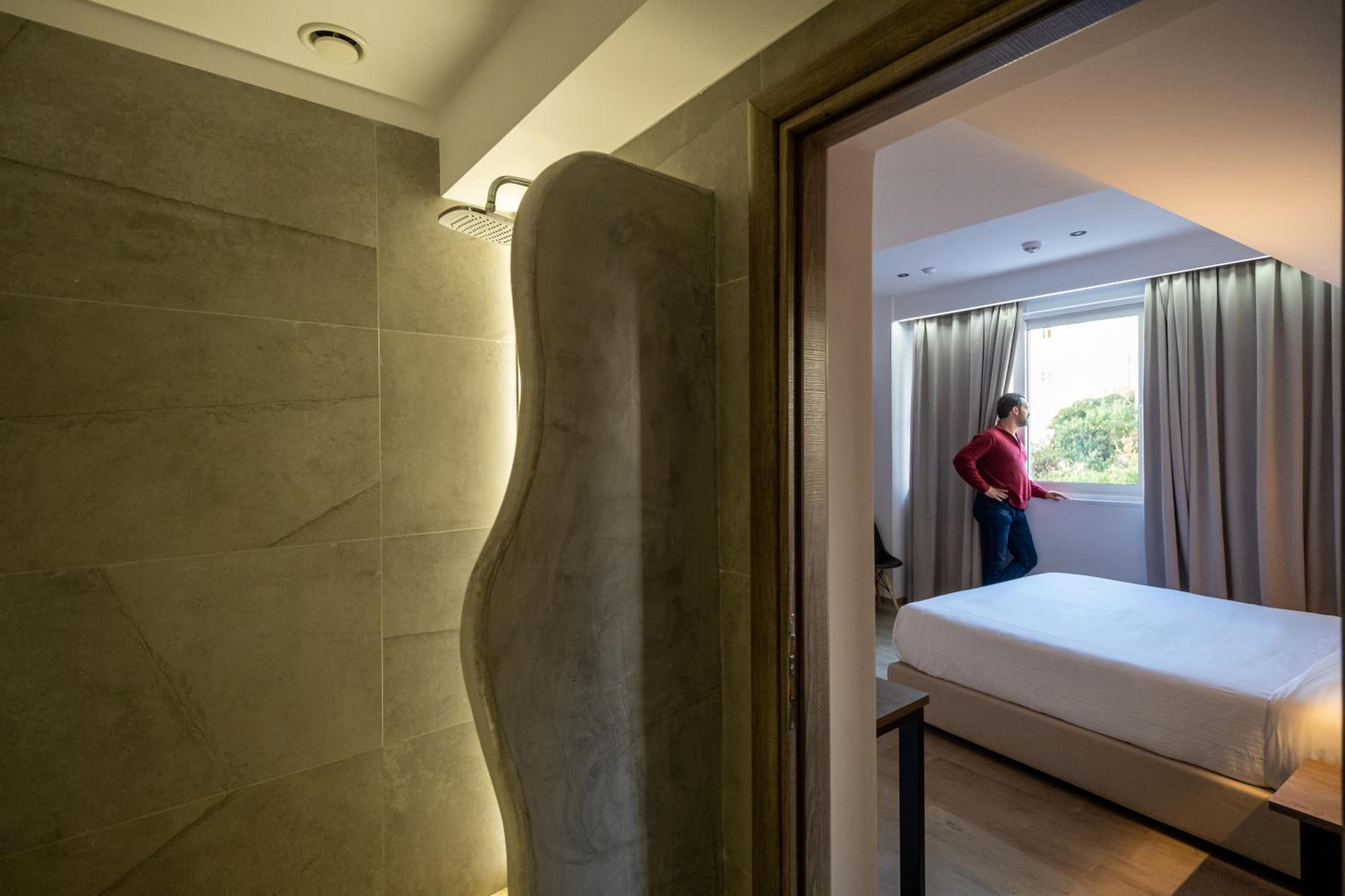 Standard Double Room - Photo 8