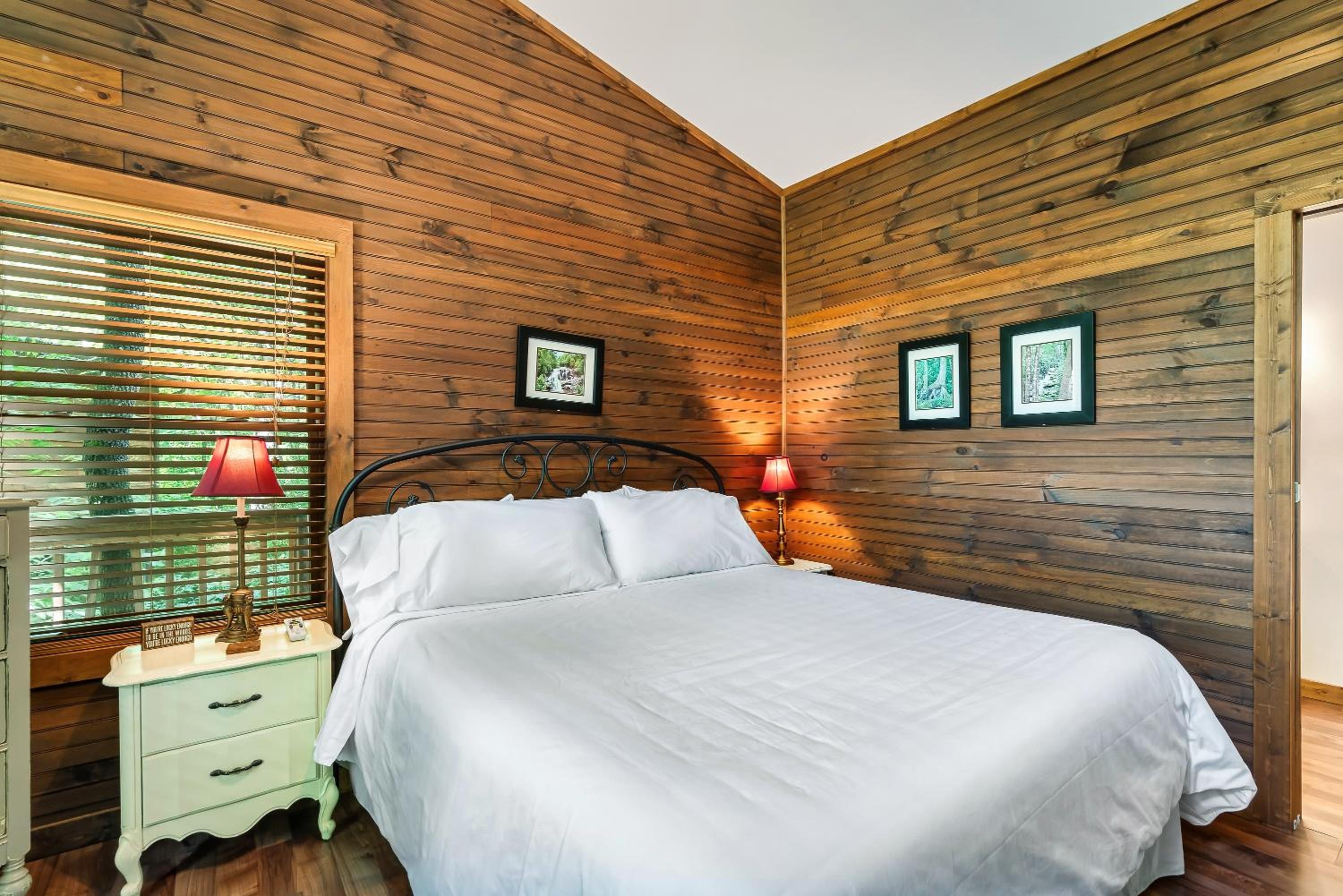 Deluxe Double Room (2 Adults + 1 Child) photo 1