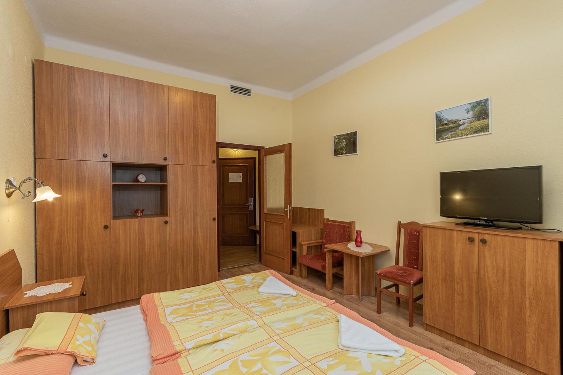 Standard Double or Twin Room photo 1