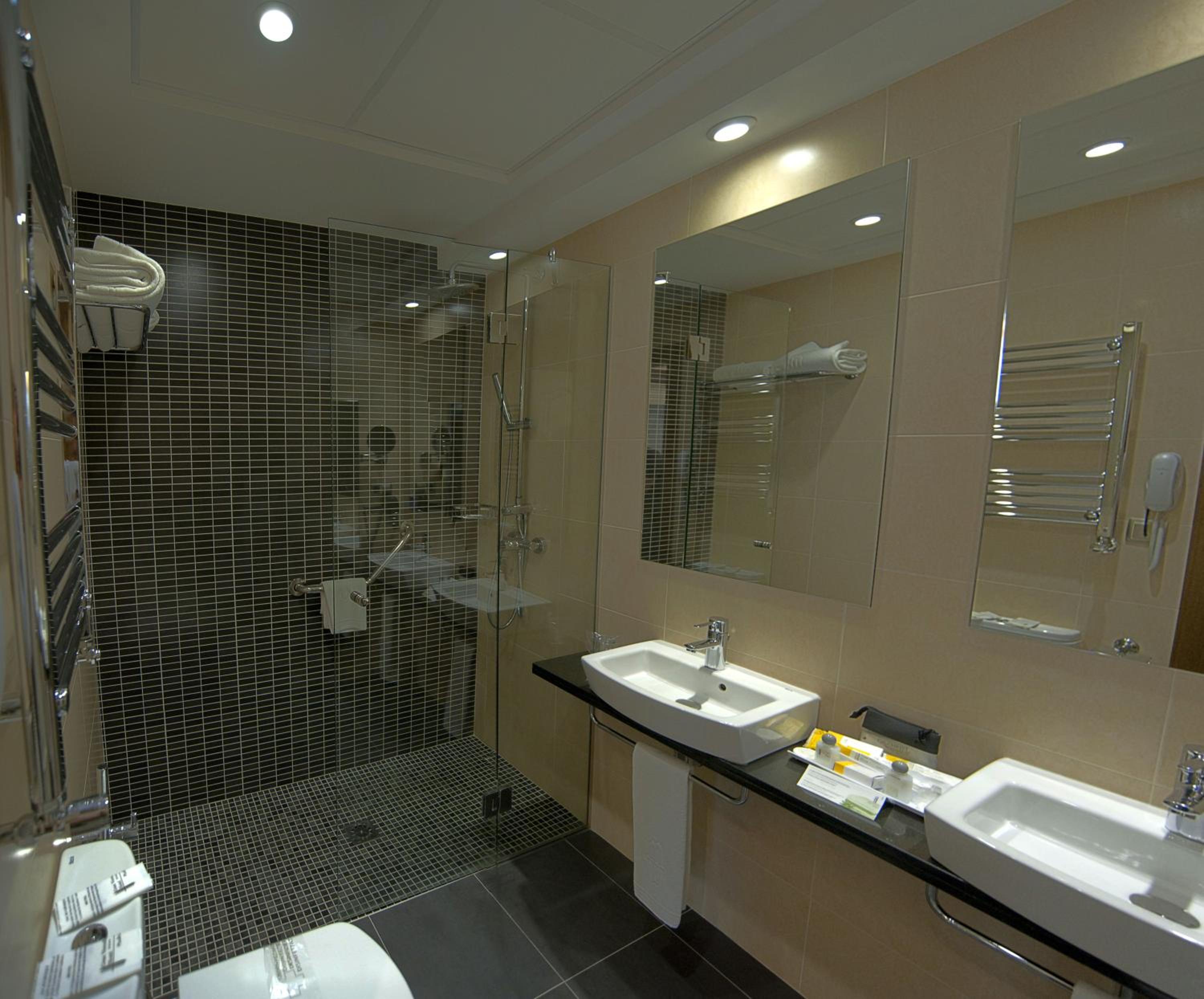 Double or Twin Room - Photo 5