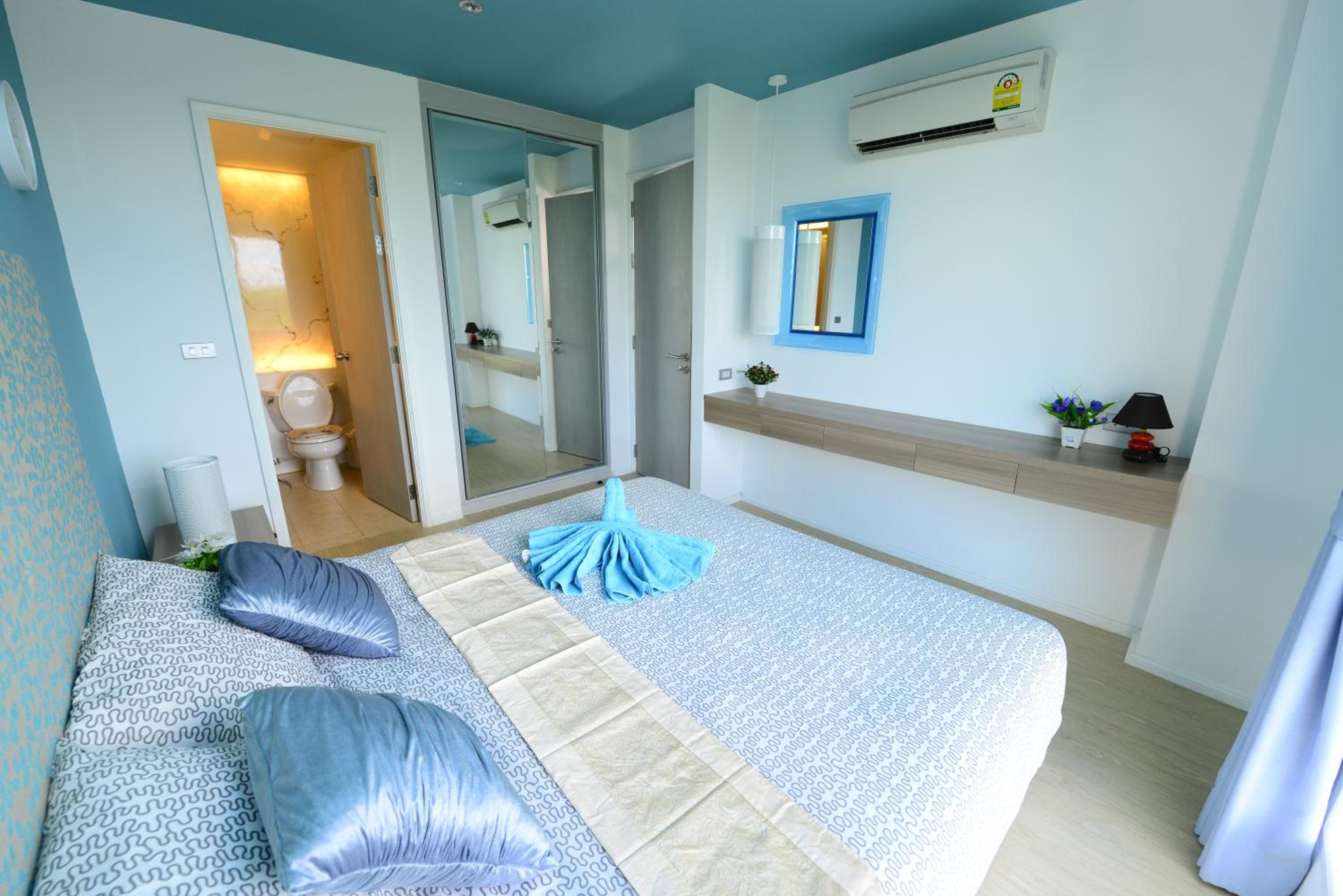 Suite With Submarine View photo 2