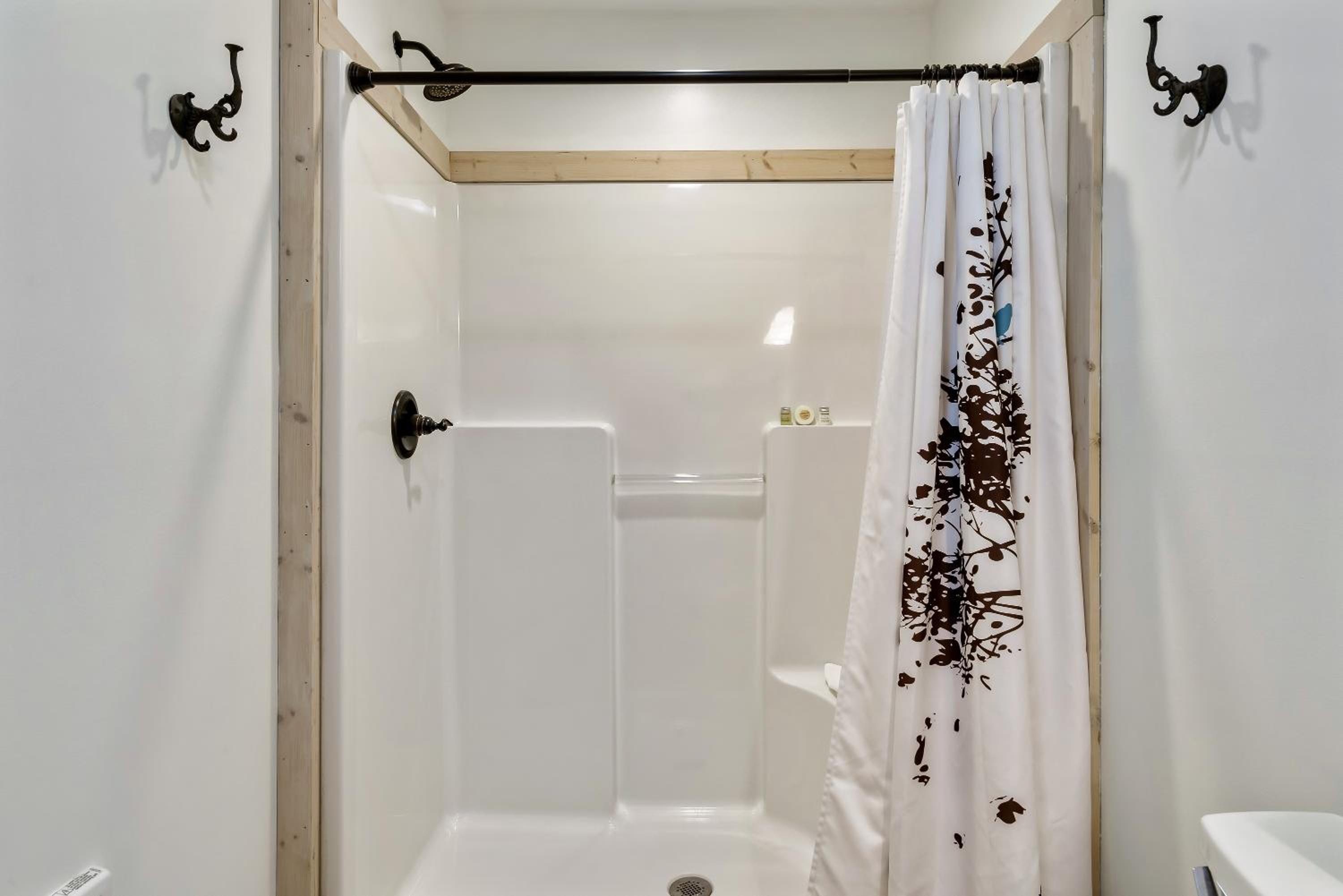 Deluxe Double Room with Balcony - Photo 10