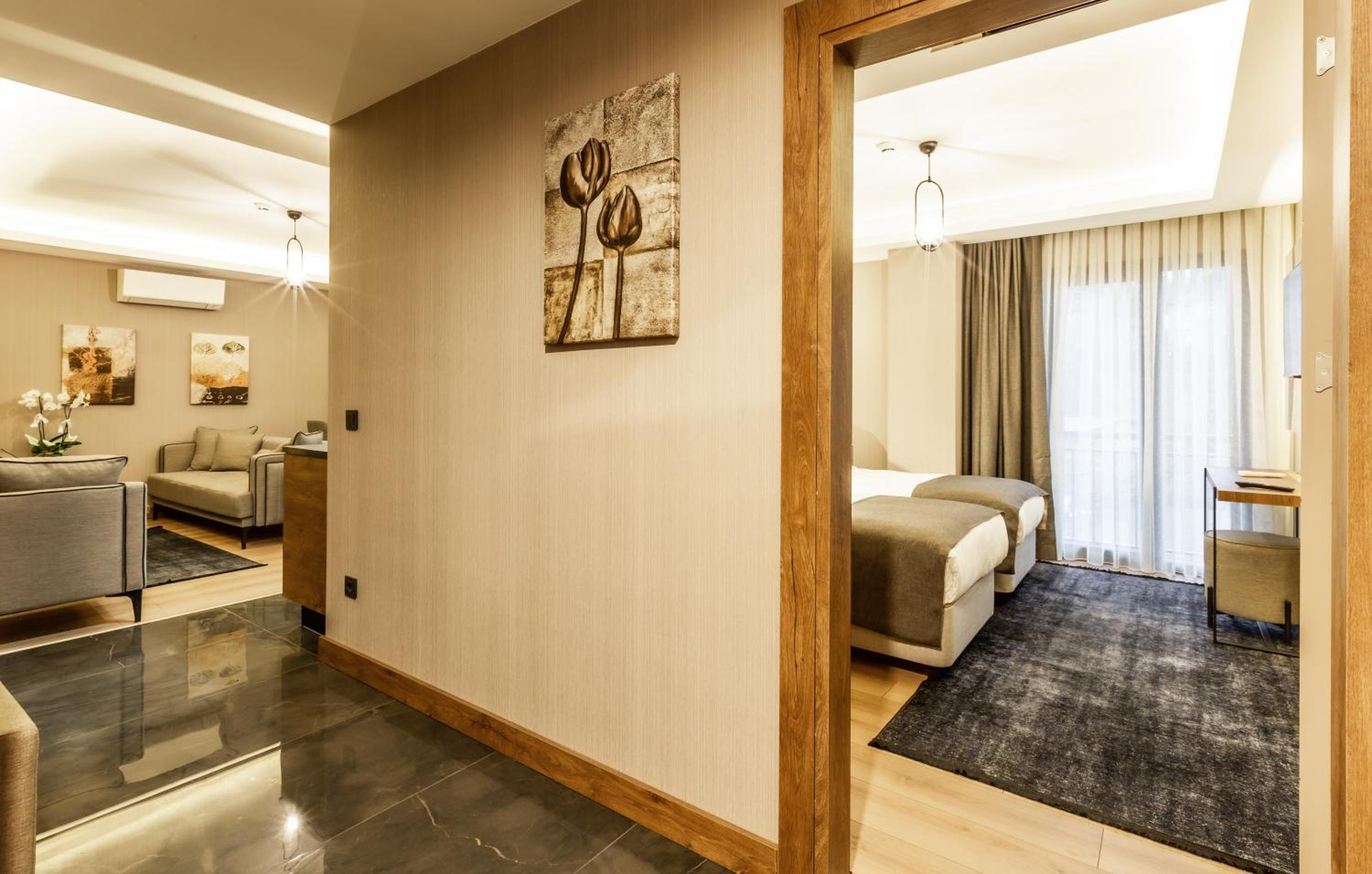 Apartment with Mountain View - Photo 3