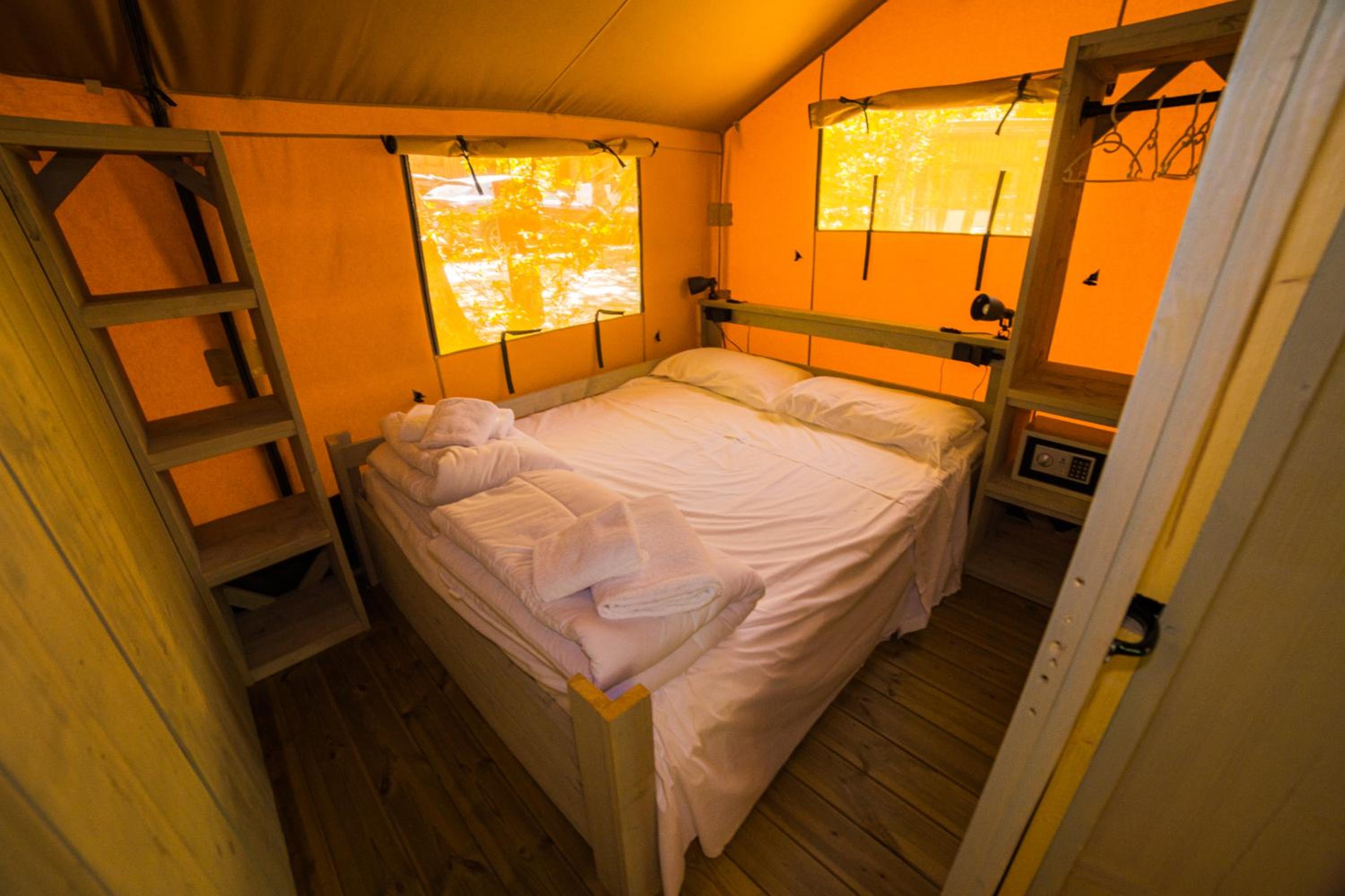 Family Tent (7 People)